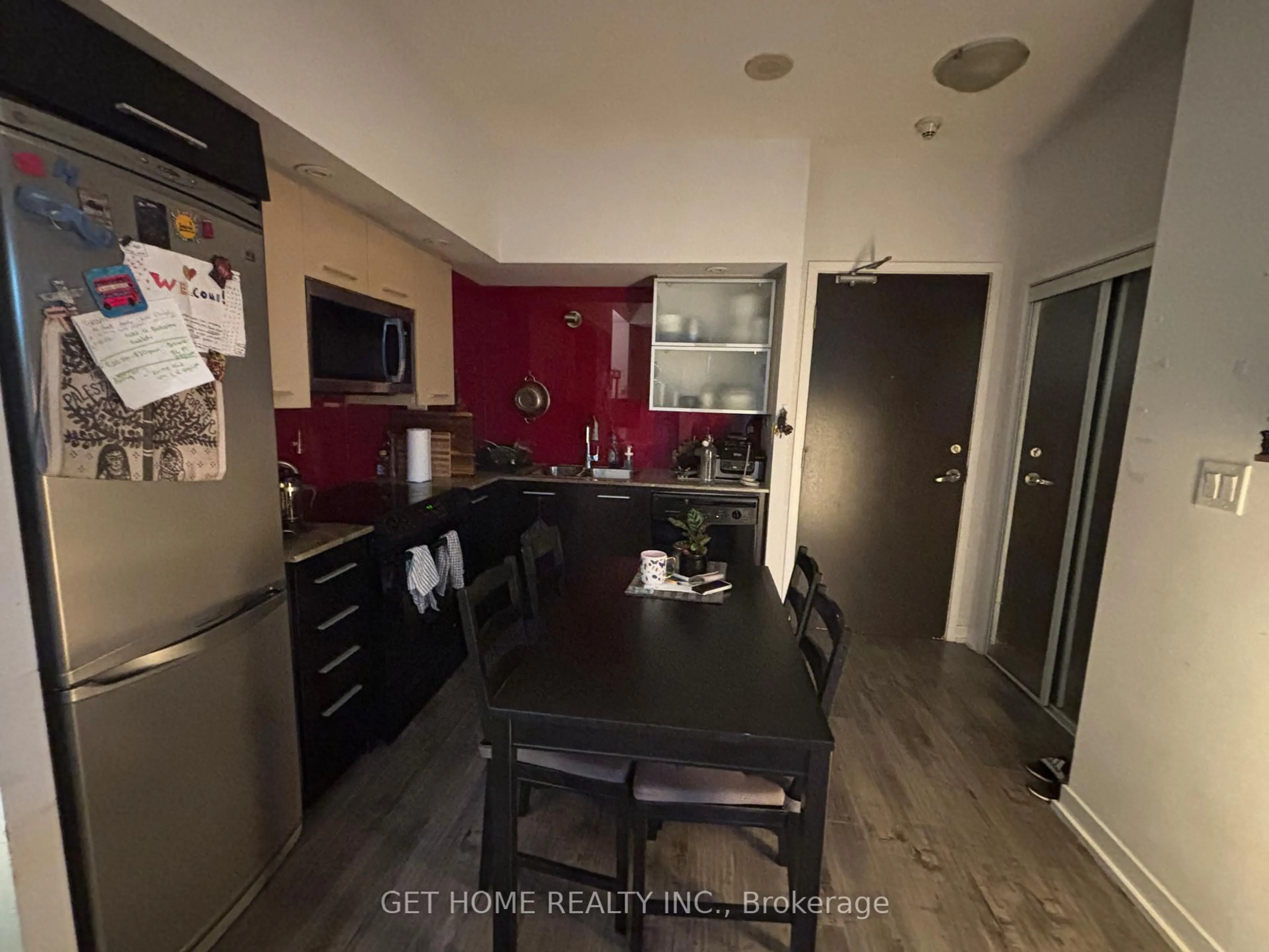 Standard kitchen, unknown for 8 Telegram Mews #318, Toronto Ontario M5V 3Z5