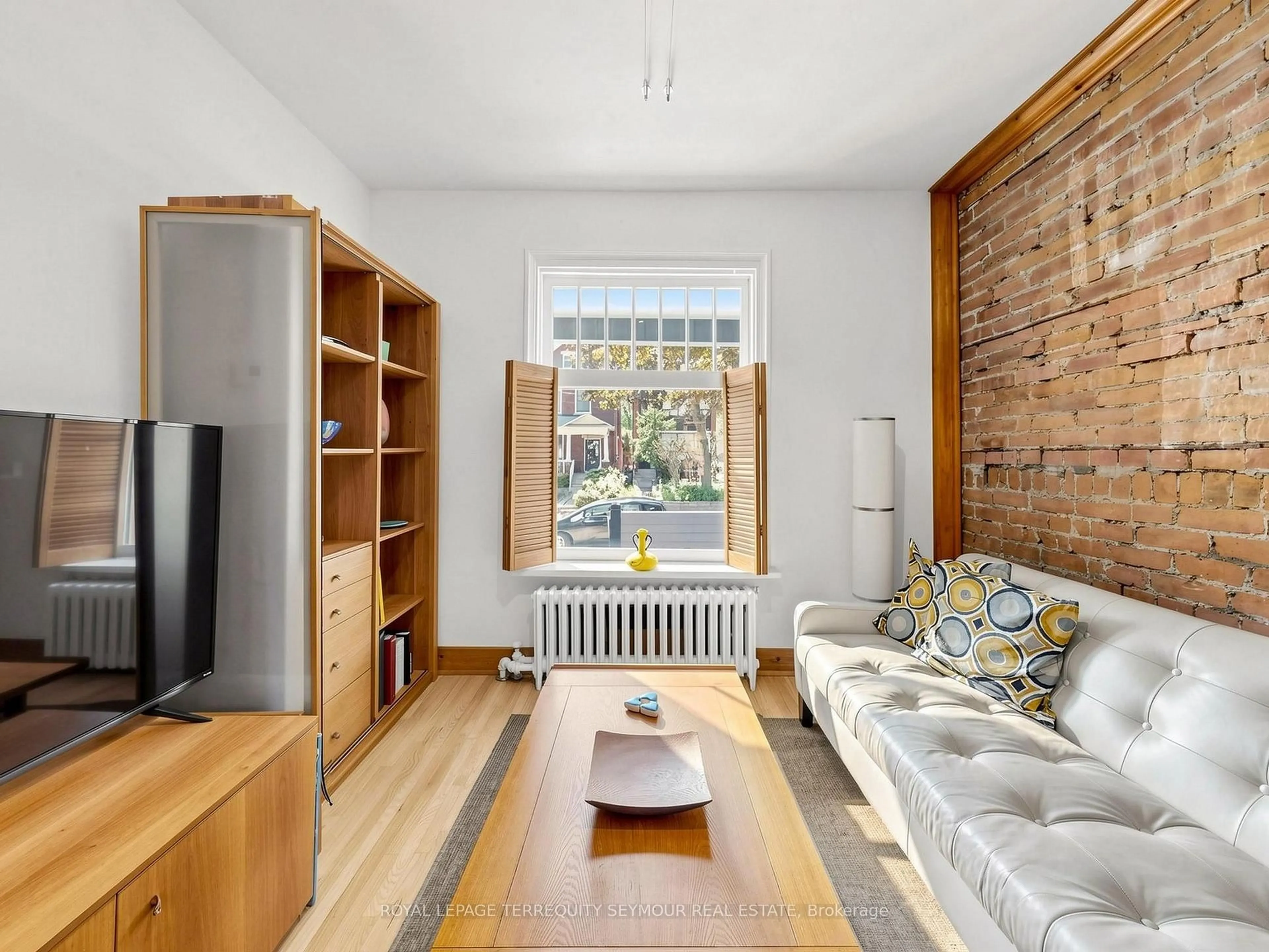 Living room with furniture, wood/laminate floor for 225 Howland Ave, Toronto Ontario M5R 3B7