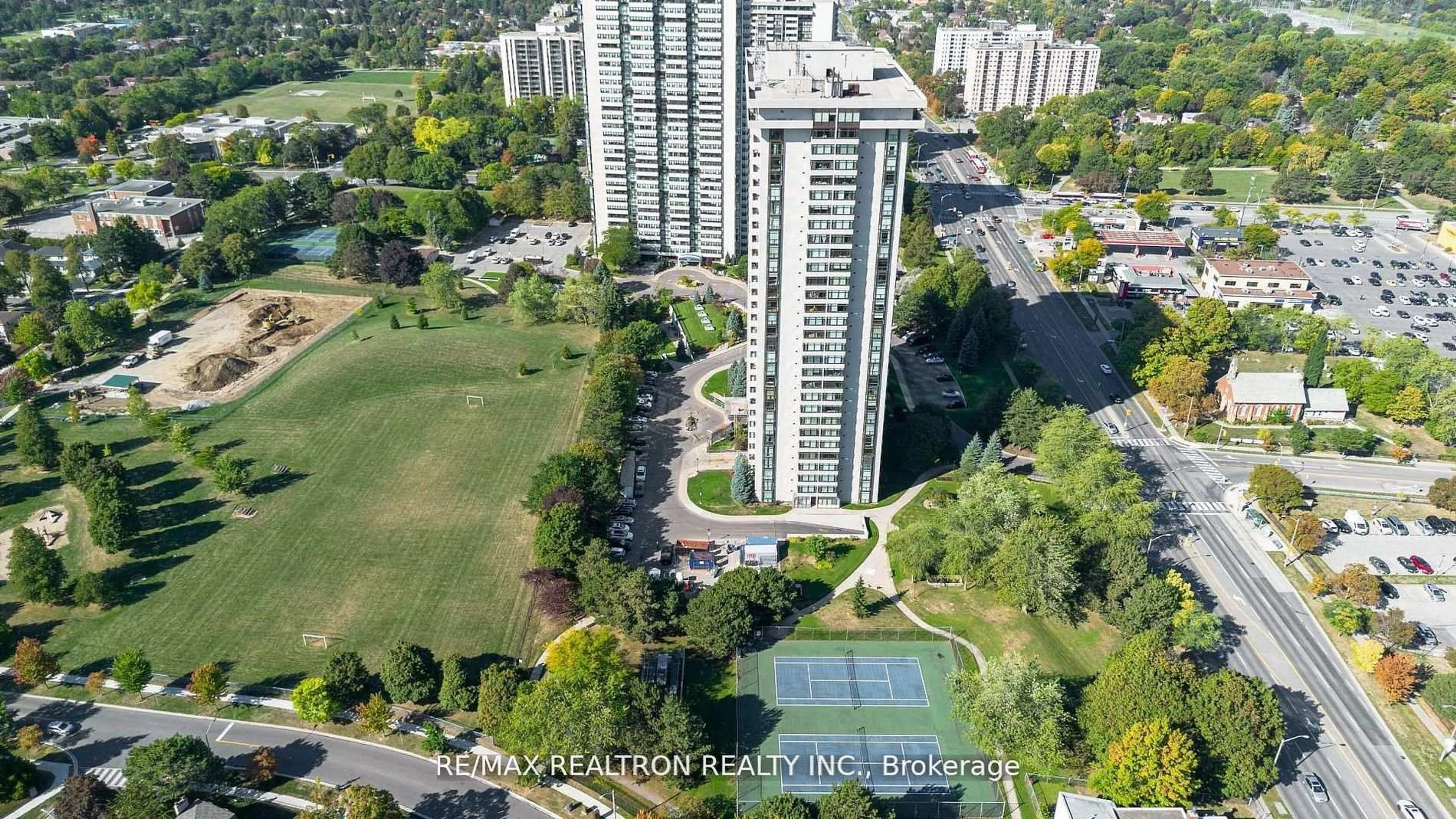 A pic from outside/outdoor area/front of a property/back of a property/a pic from drone, city buildings view from balcony for 1555 Finch Ave #3002, Toronto Ontario M2J 4X9