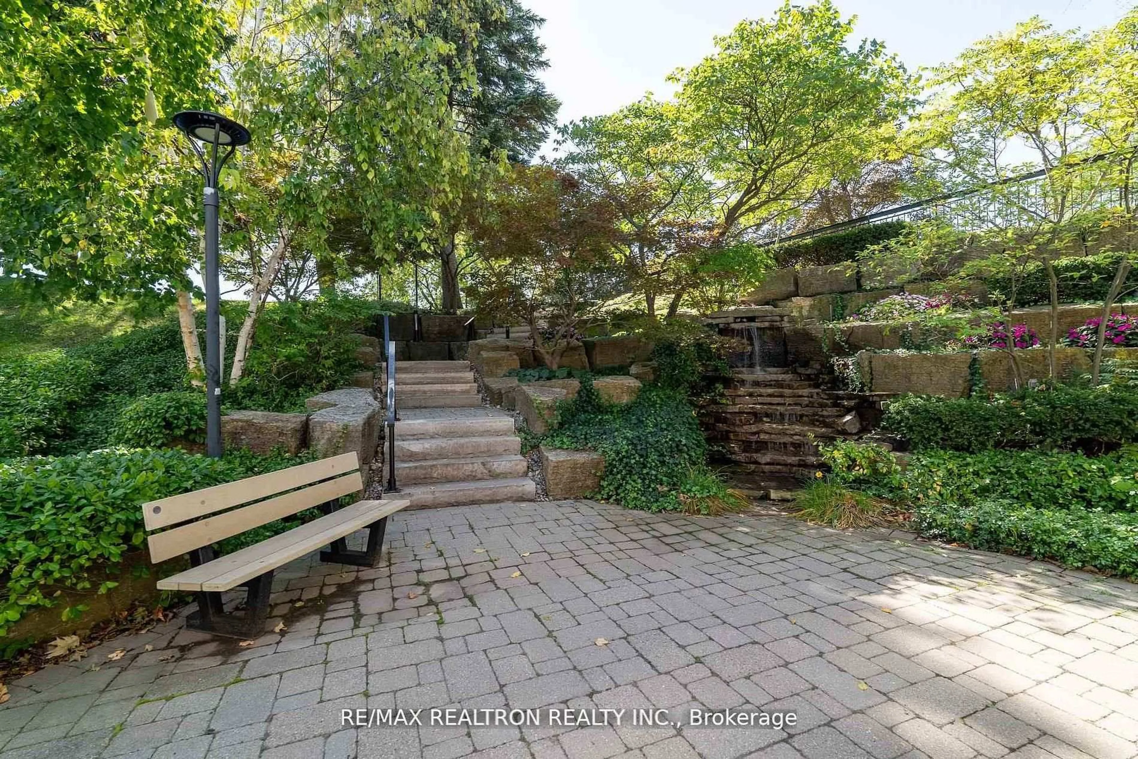 Patio, street for 1555 Finch Ave #3002, Toronto Ontario M2J 4X9