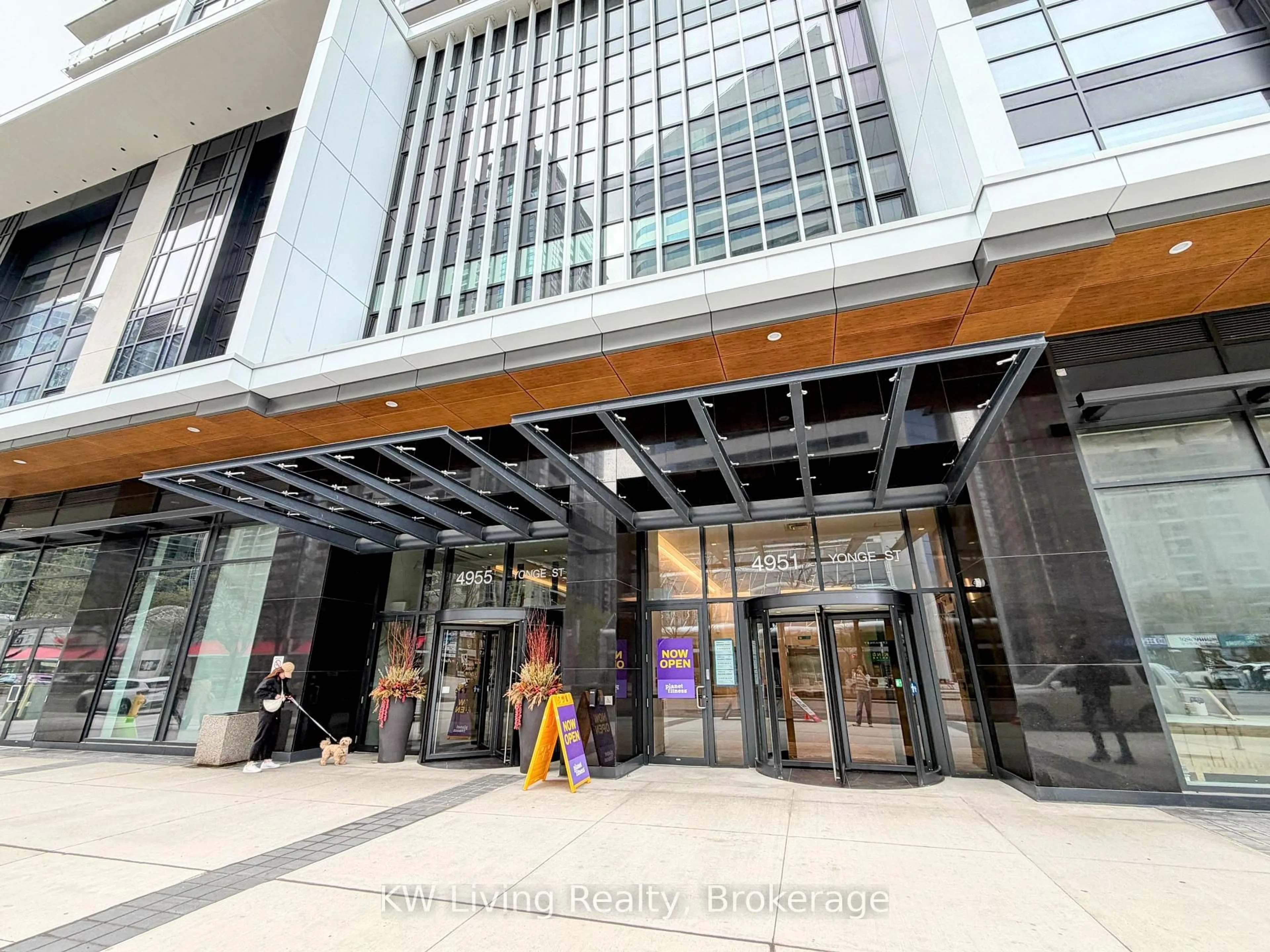 Indoor foyer for 4955 Yonge St #2615, Toronto Ontario M2N 0L8