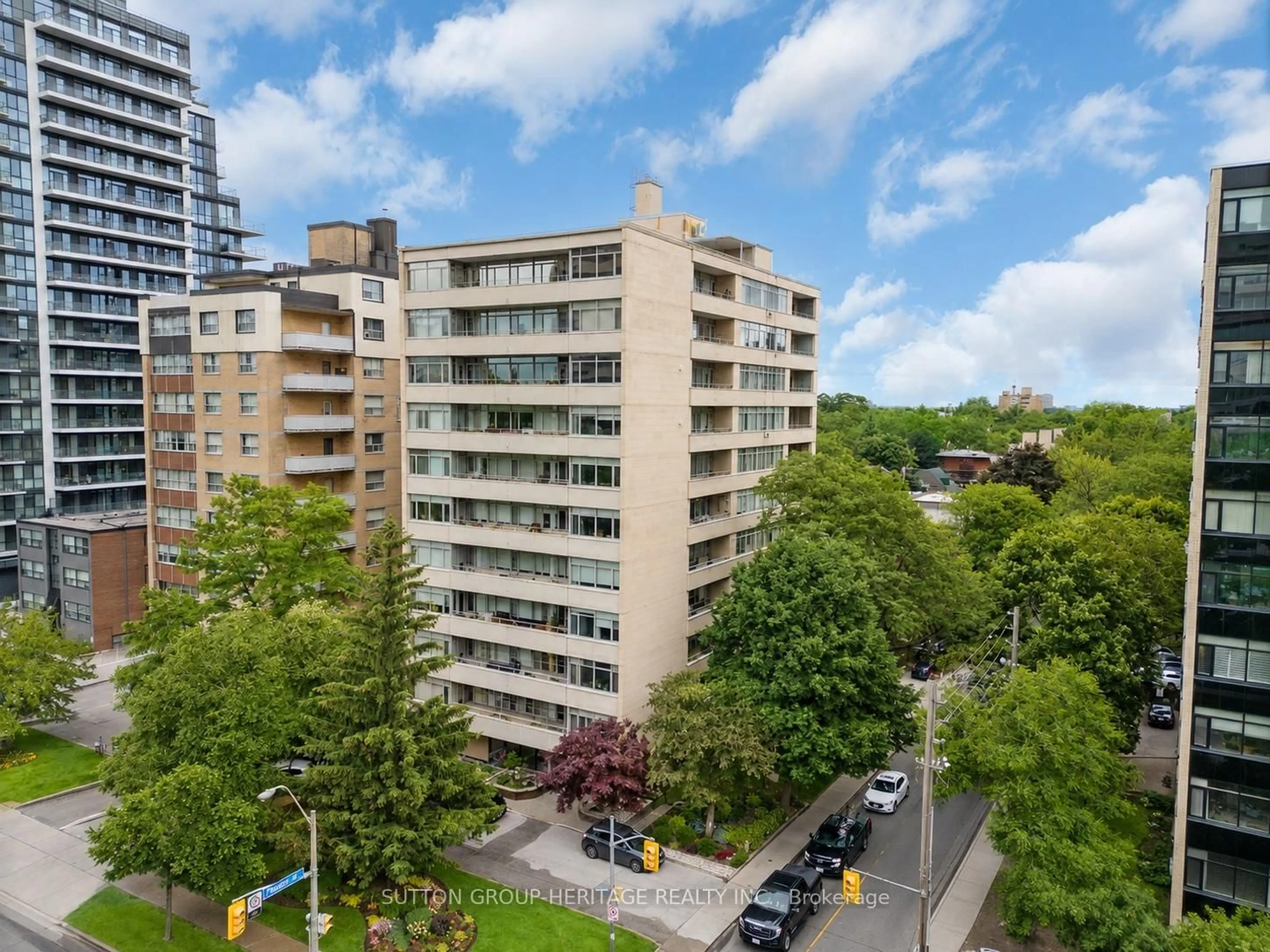 A pic from outside/outdoor area/front of a property/back of a property/a pic from drone, city buildings view from balcony for 581 Avenue Rd #704, Toronto Ontario M4V 2K4