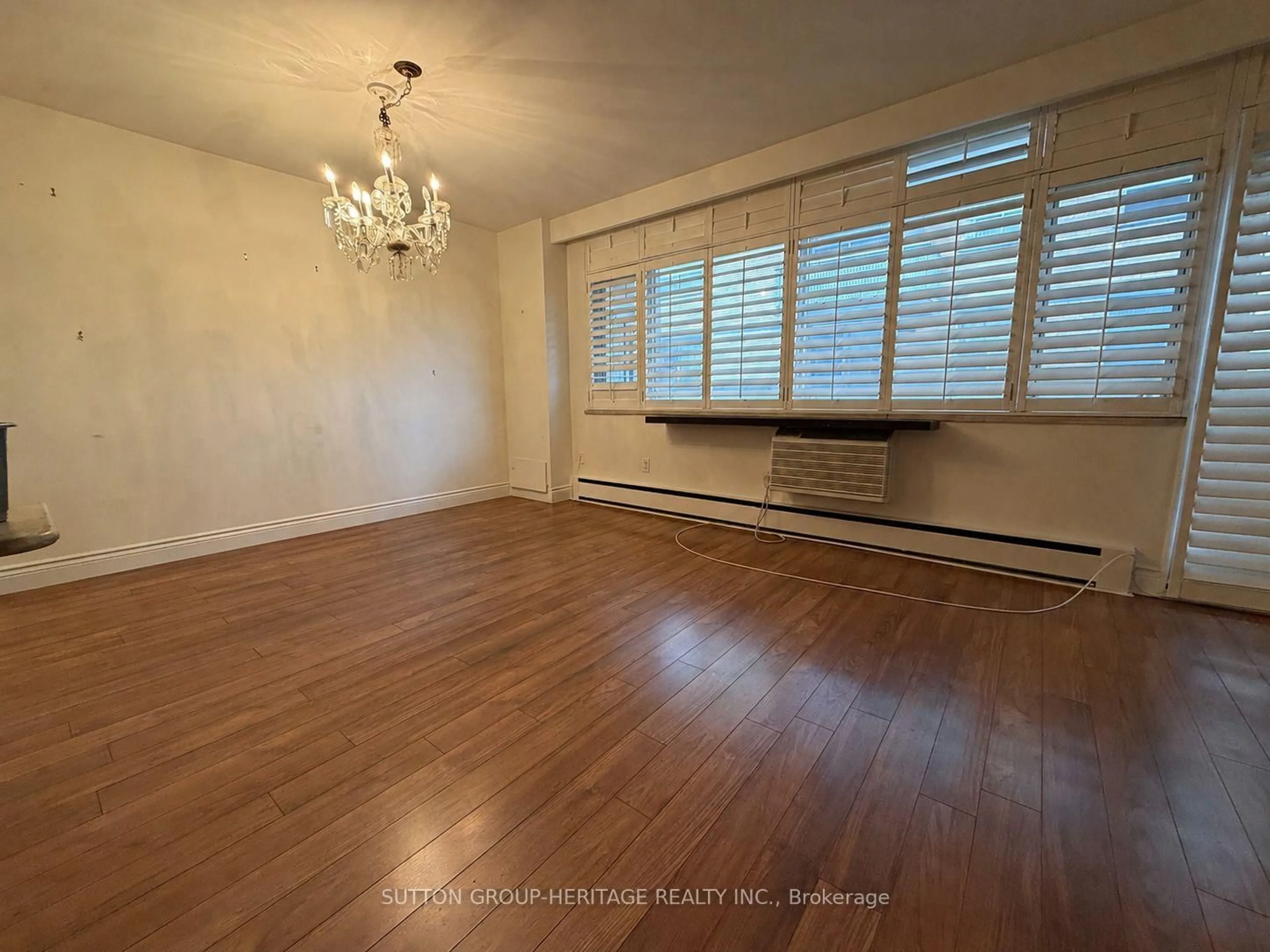 A pic of a room for 581 Avenue Rd #704, Toronto Ontario M4V 2K4