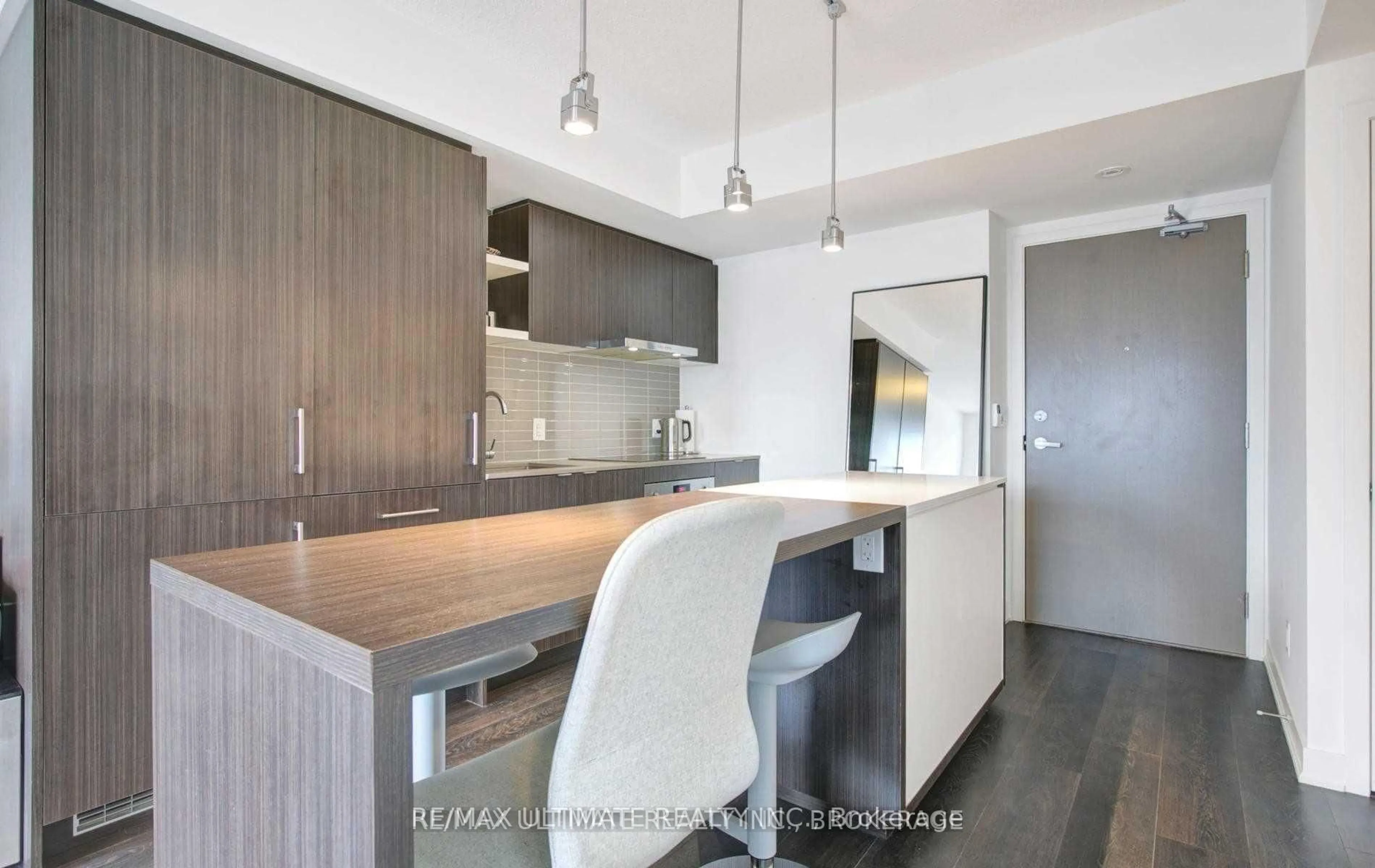 Contemporary kitchen, wood/laminate floor for 88 Harbour St #4203, Toronto Ontario M5J 0C3