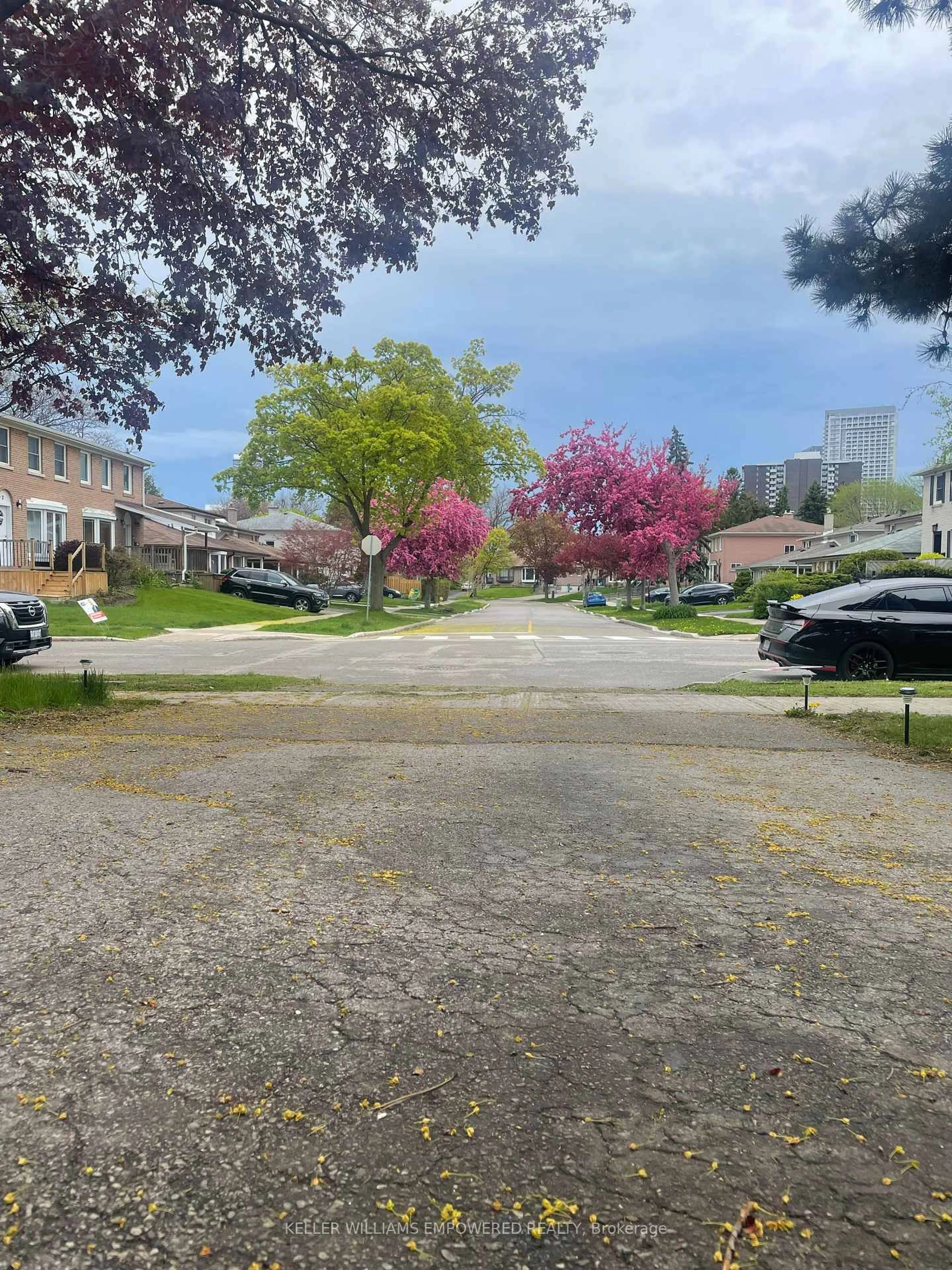 Parking for 52 Endsleigh Cres, Toronto Ontario M2J 3N6