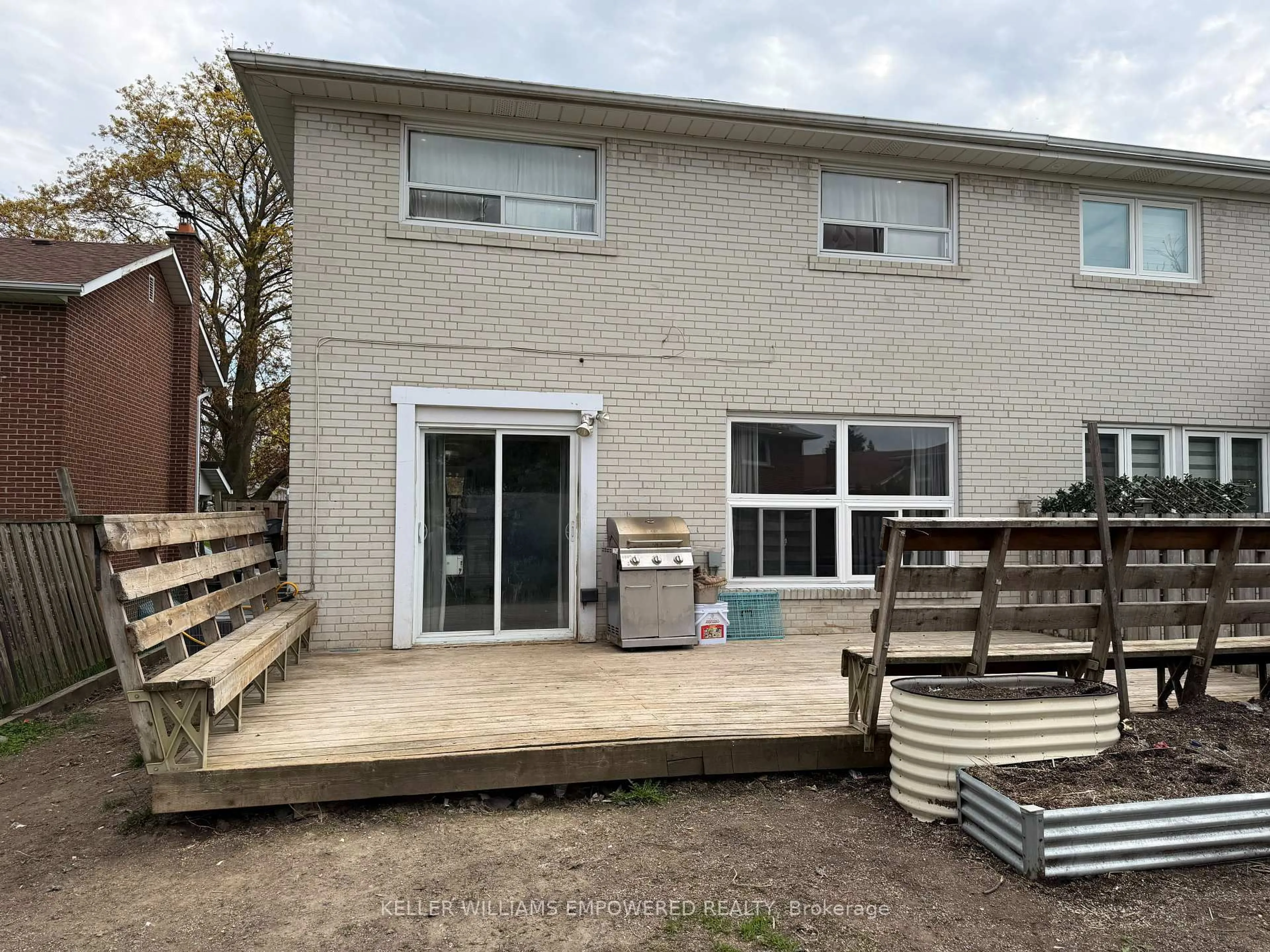 Patio, building for 52 Endsleigh Cres, Toronto Ontario M2J 3N6