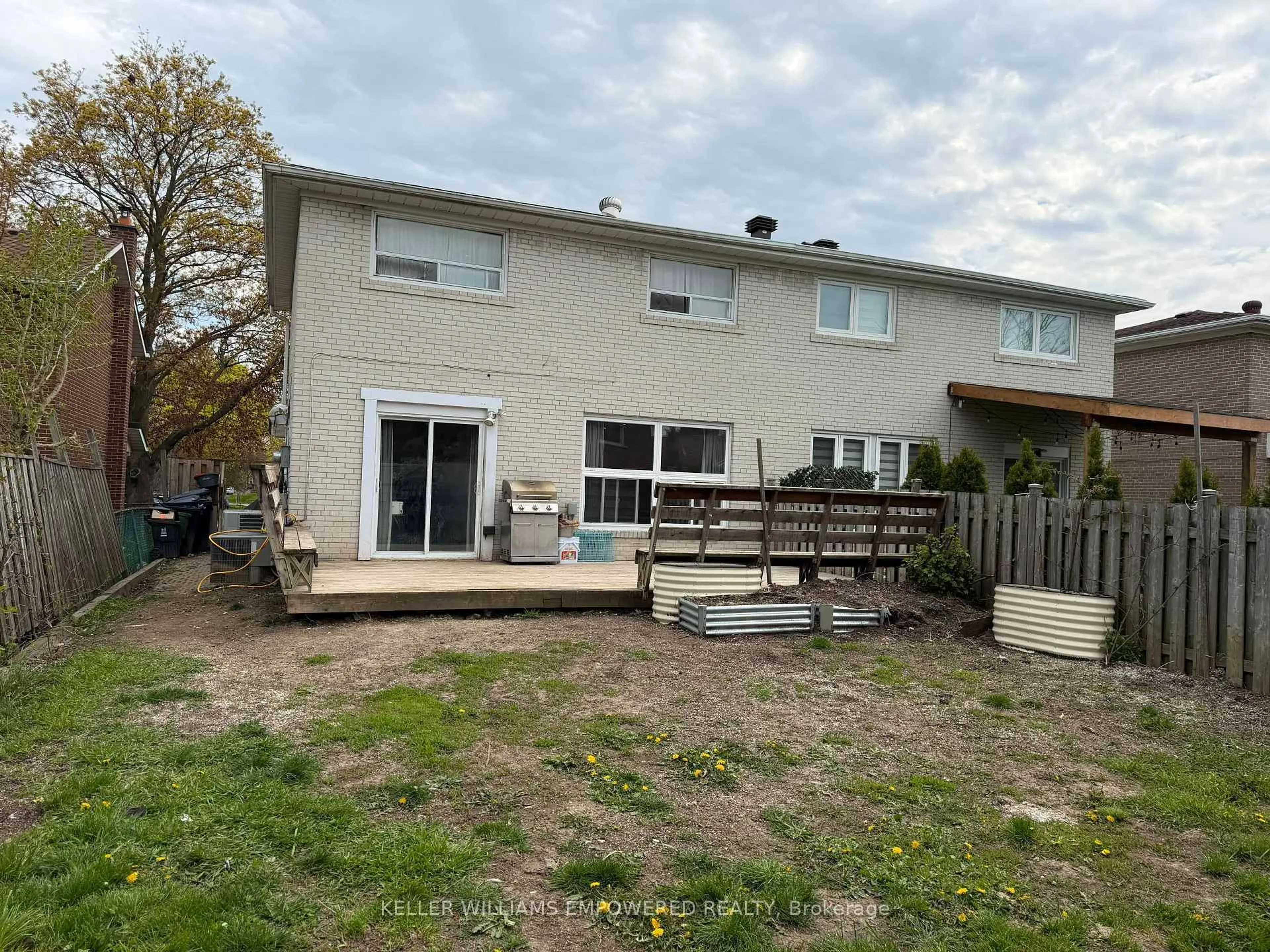 A pic from outside/outdoor area/front of a property/back of a property/a pic from drone, unknown for 52 Endsleigh Cres, Toronto Ontario M2J 3N6