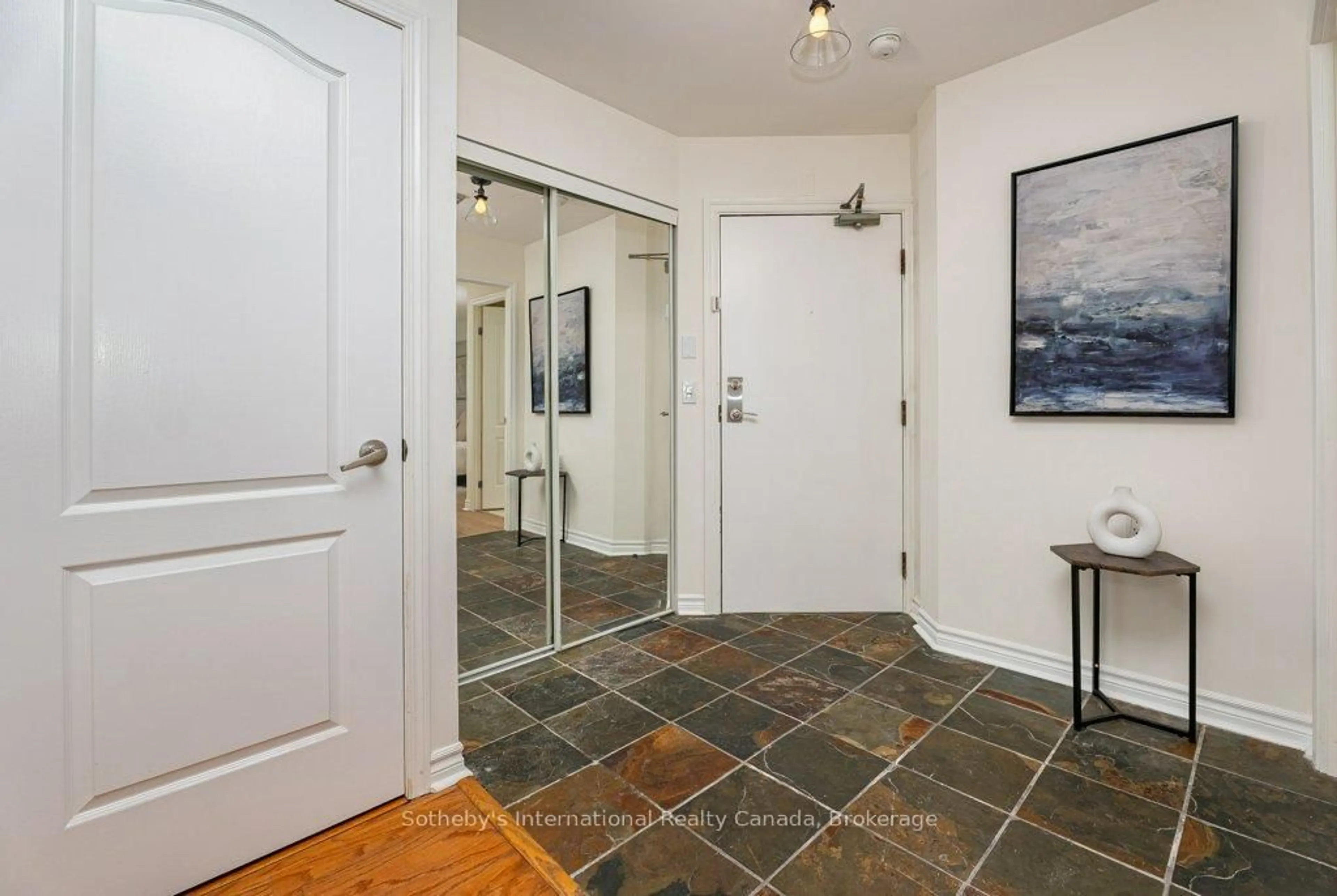 Indoor entryway for 890 Sheppard Ave #514, Toronto Ontario M3H 6B9