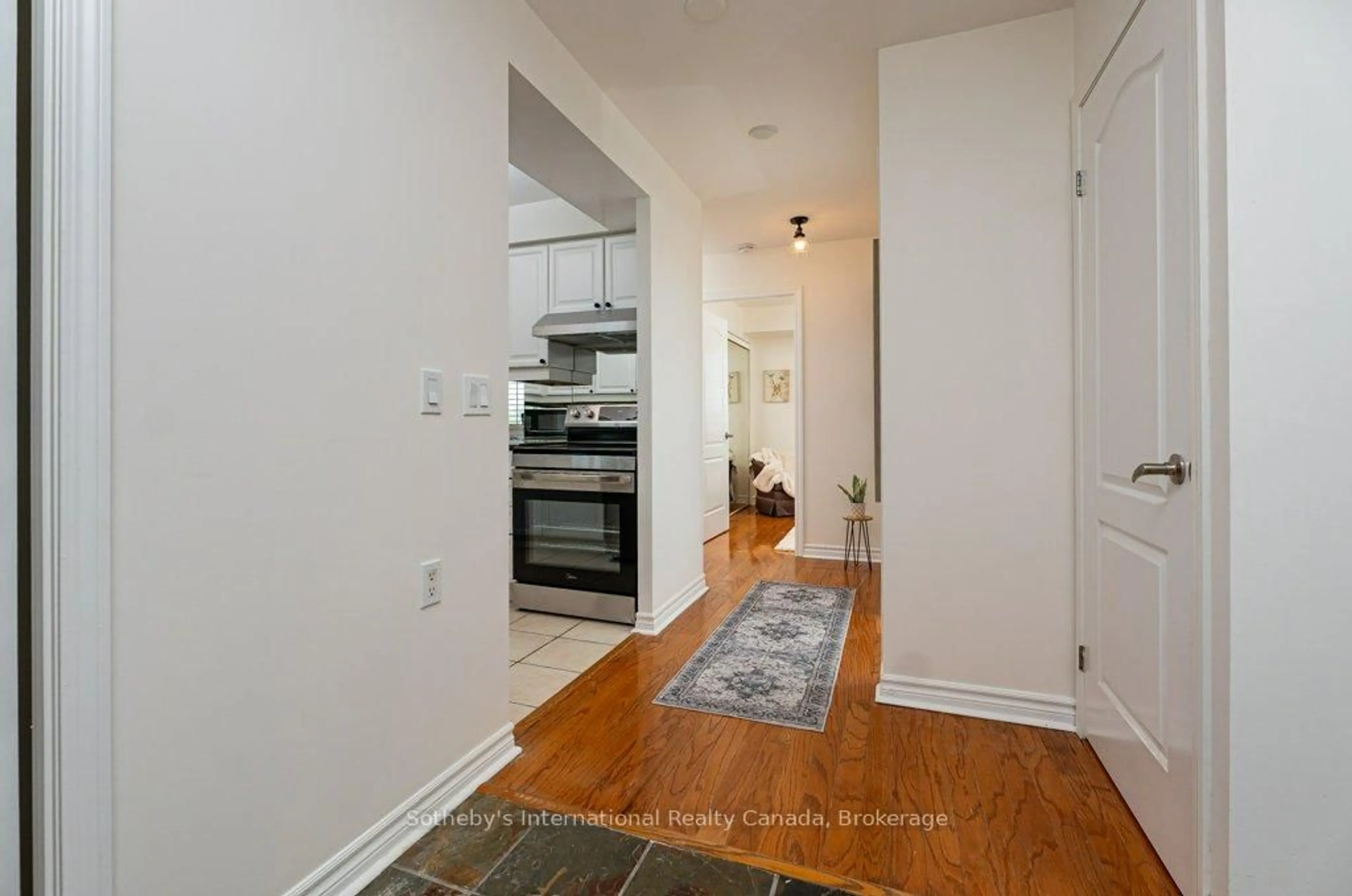 Indoor entryway for 890 Sheppard Ave #514, Toronto Ontario M3H 6B9