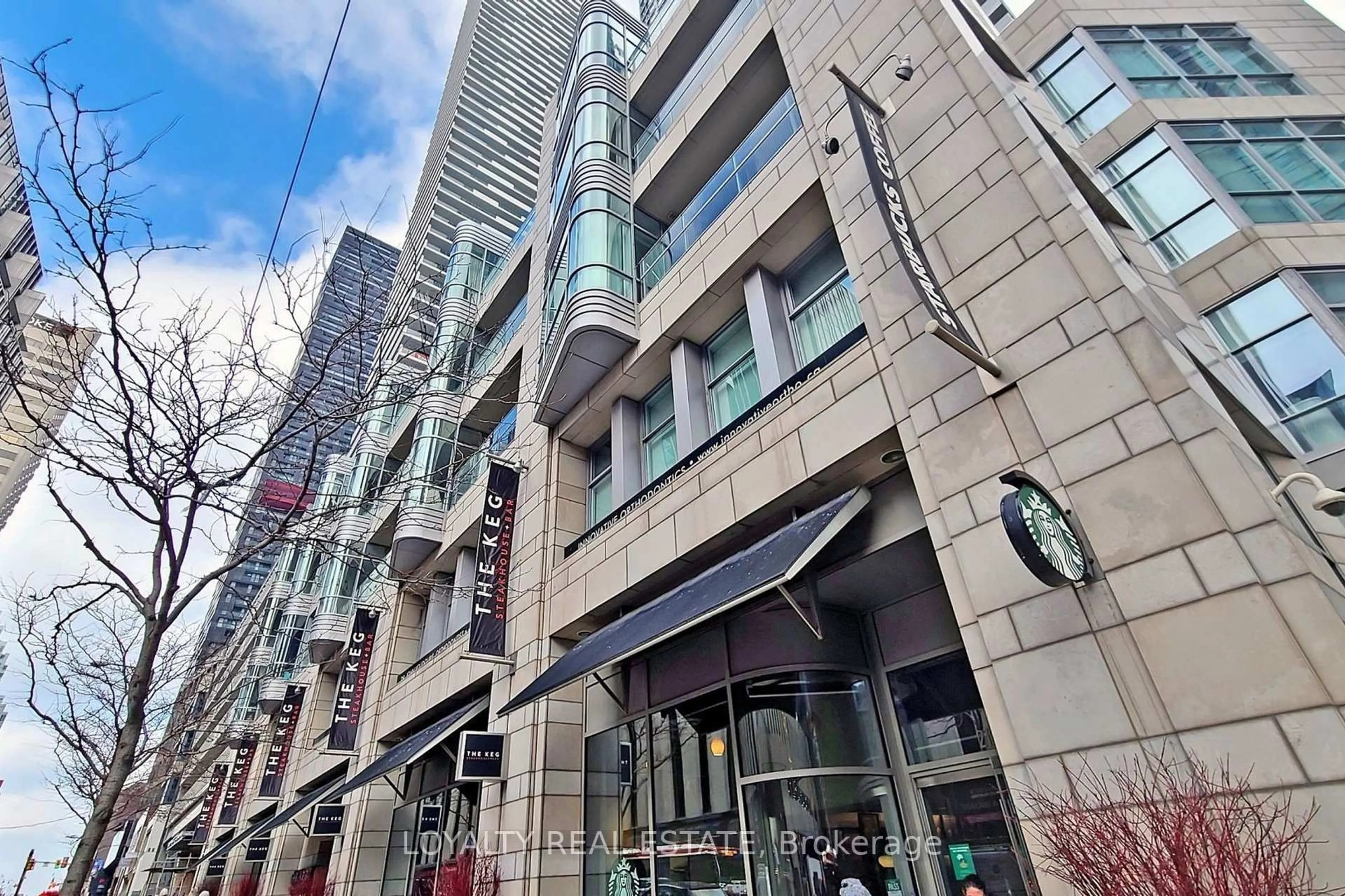 Unknown for 2221 Yonge St #1705, Toronto Ontario M4S 2B4