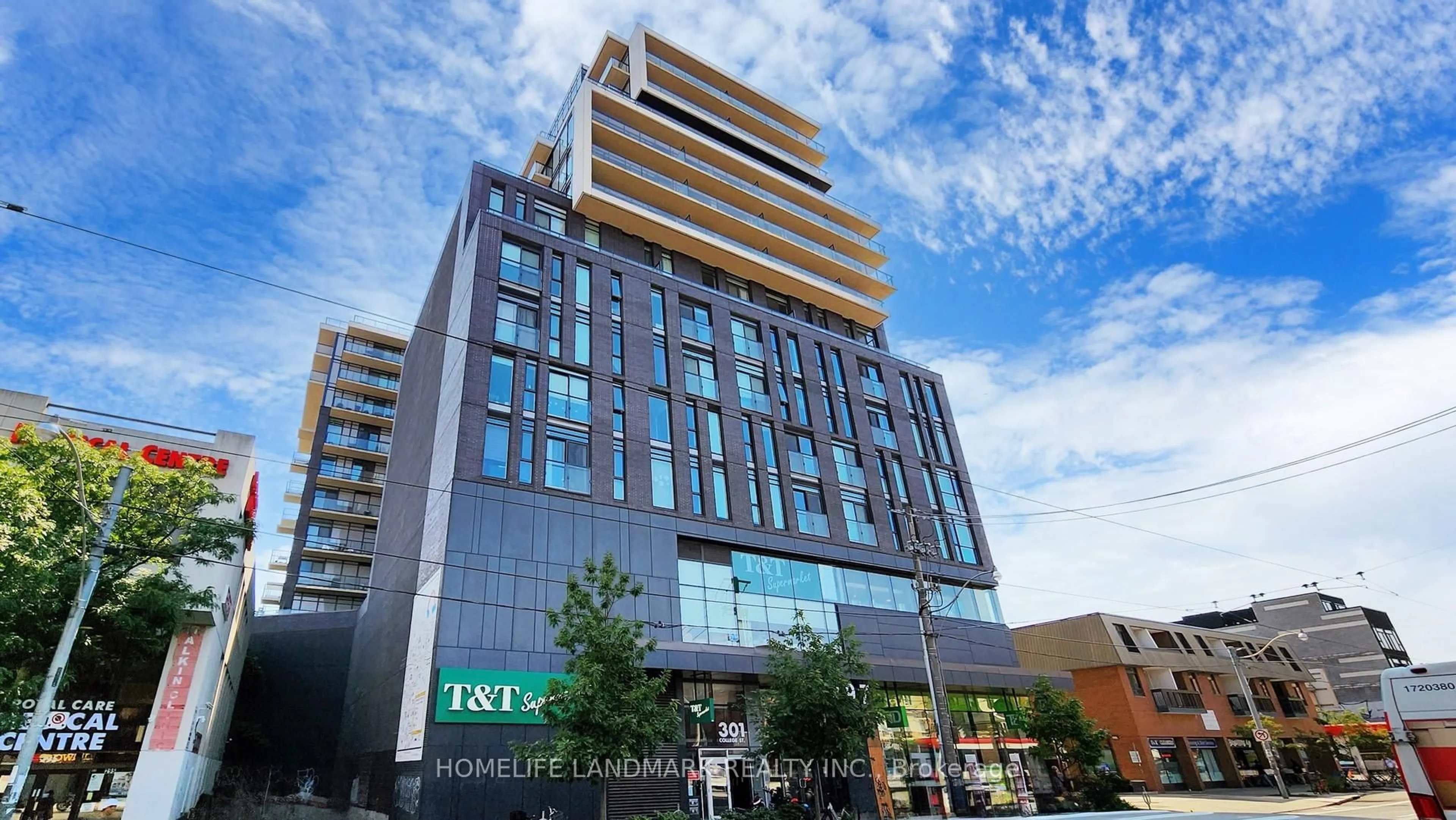 Indoor foyer for 297 College St #901, Toronto Ontario M5T 1S2
