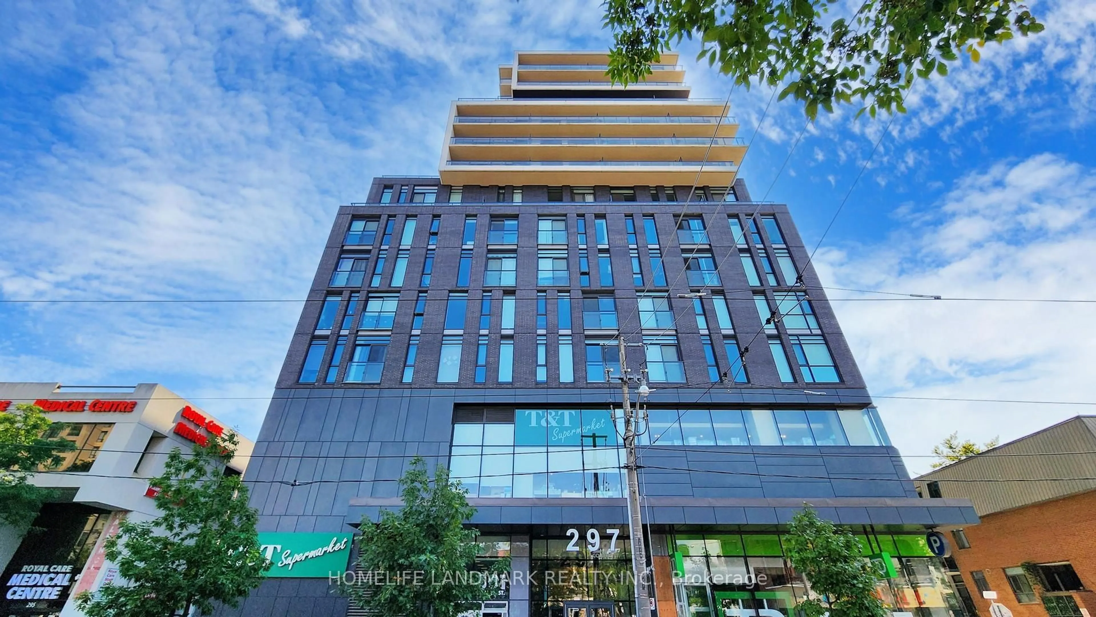 Indoor foyer for 297 College St #901, Toronto Ontario M5T 1S2