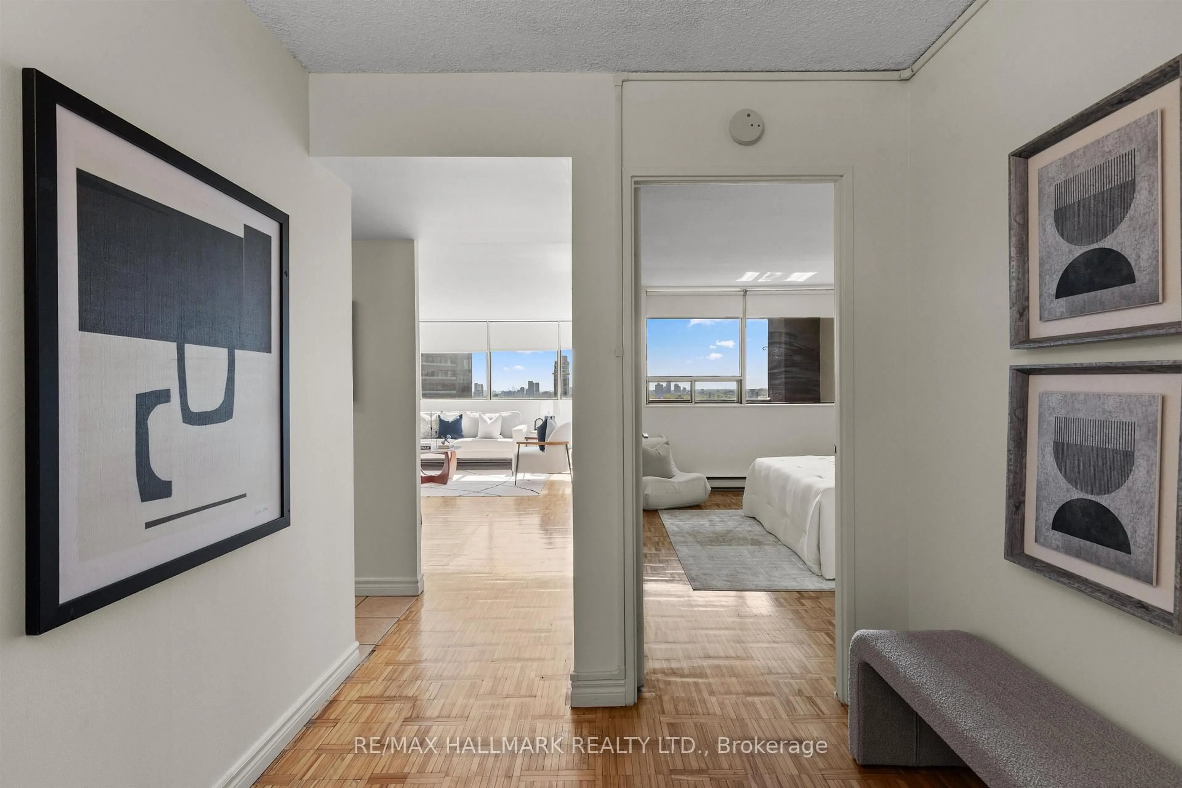 Indoor entryway for 914 Yonge St #1506, Toronto Ontario M4W 3C8