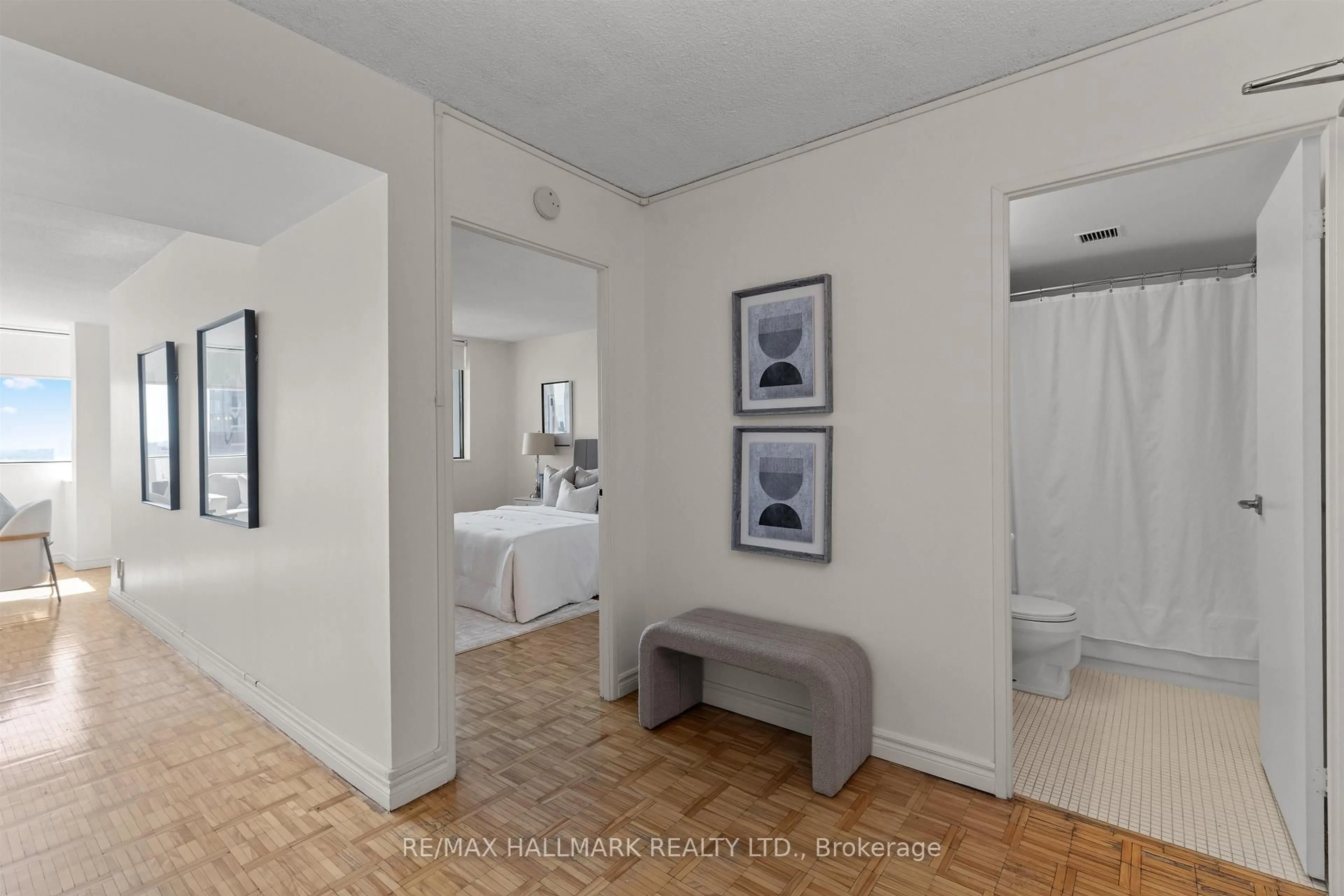 Unknown for 914 Yonge St #1506, Toronto Ontario M4W 3C8