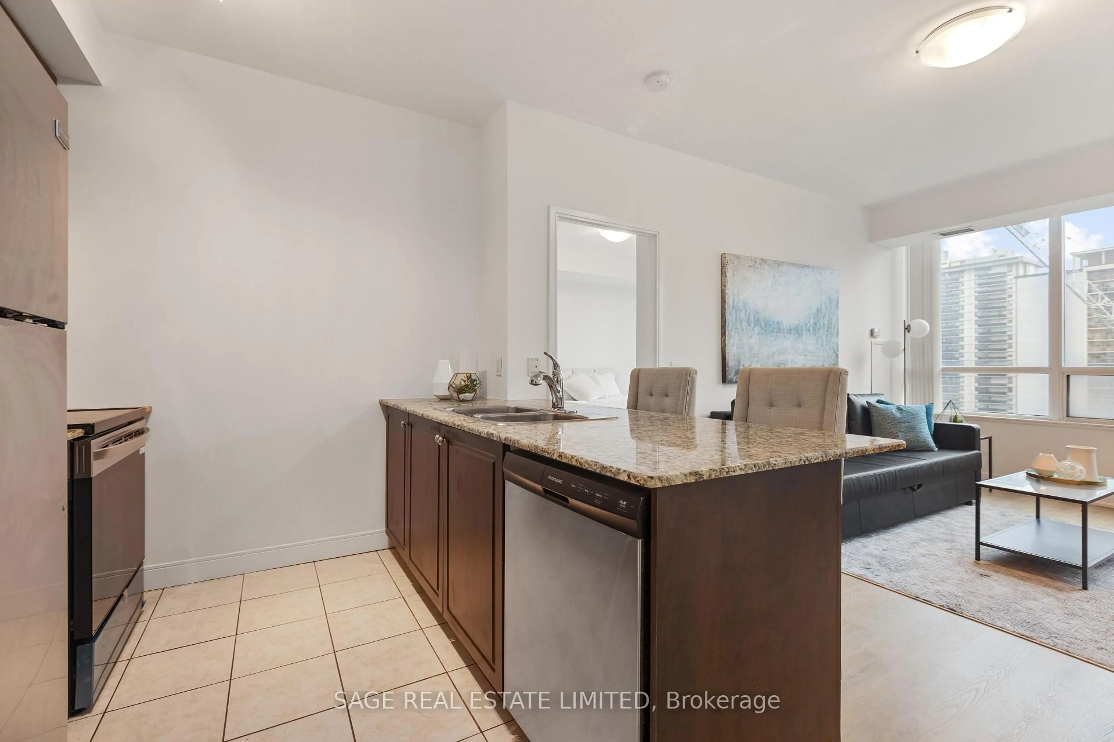 Standard kitchen, unknown for 88 Broadway Ave #1301, Toronto Ontario M4P 0A5