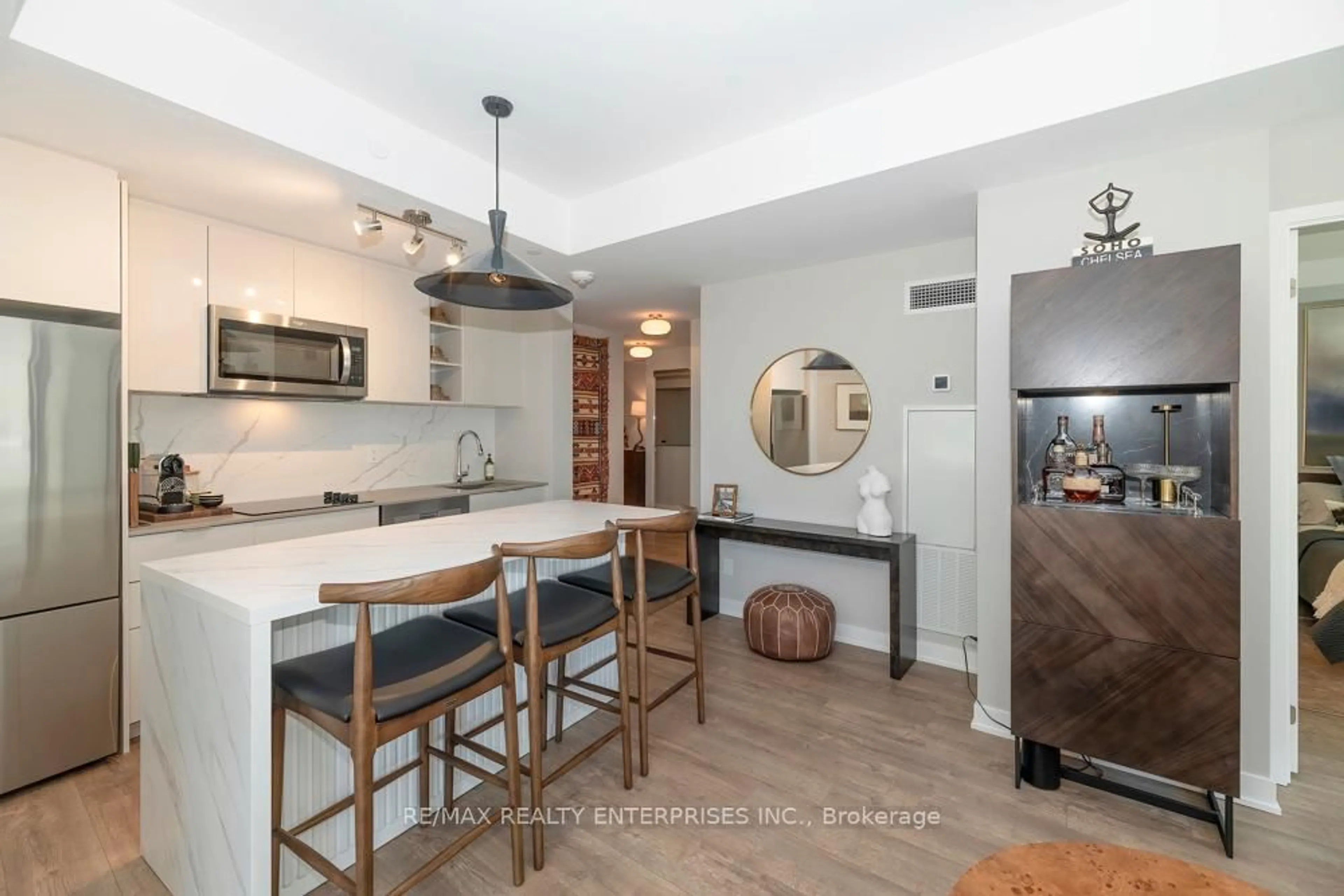 Open concept kitchen, ceramic/tile floor for 543 Richmond St #741, Toronto Ontario M5V 0W9