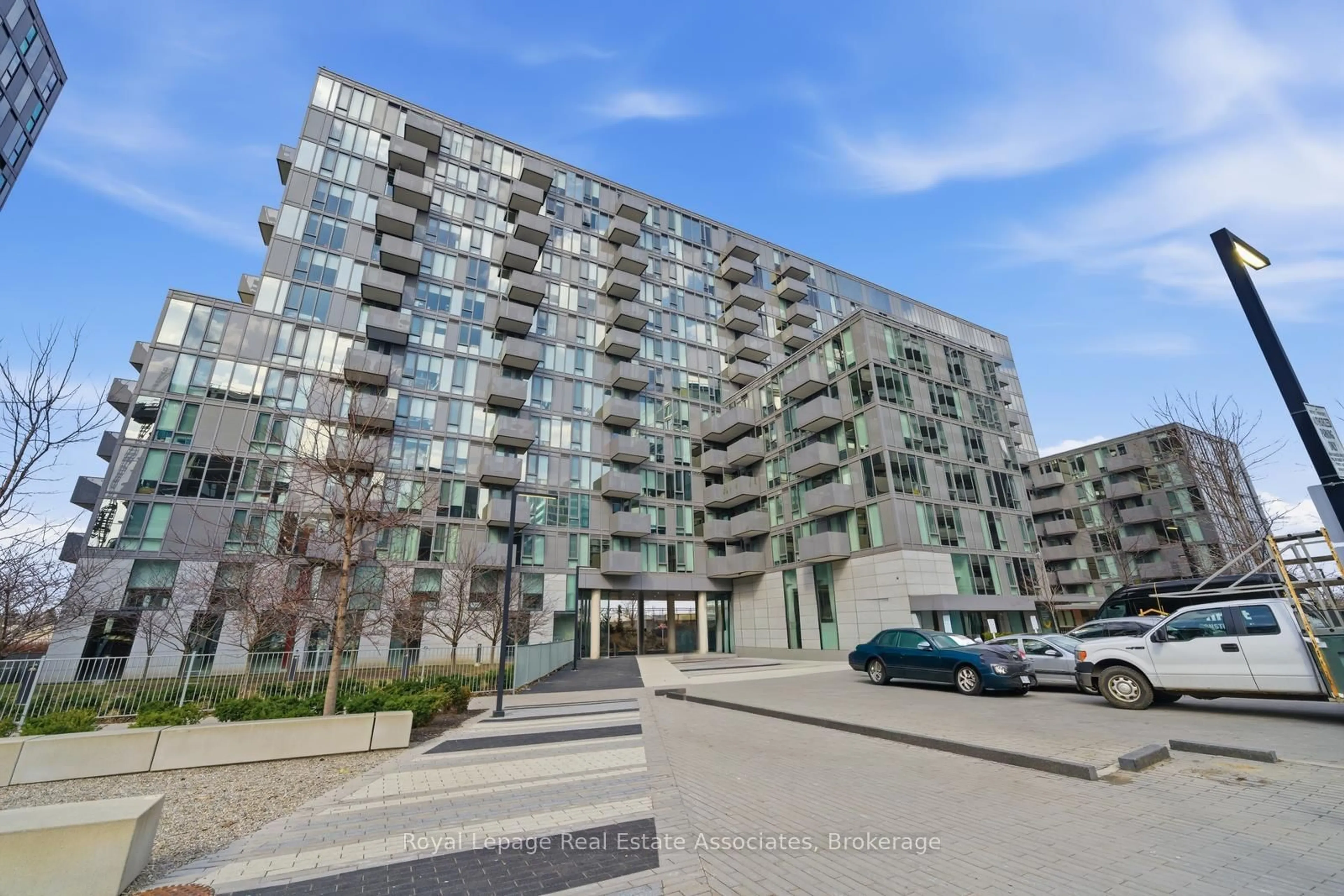 Unknown for 38 Monte Kwinter Crt #807, Toronto Ontario M3H 0E2