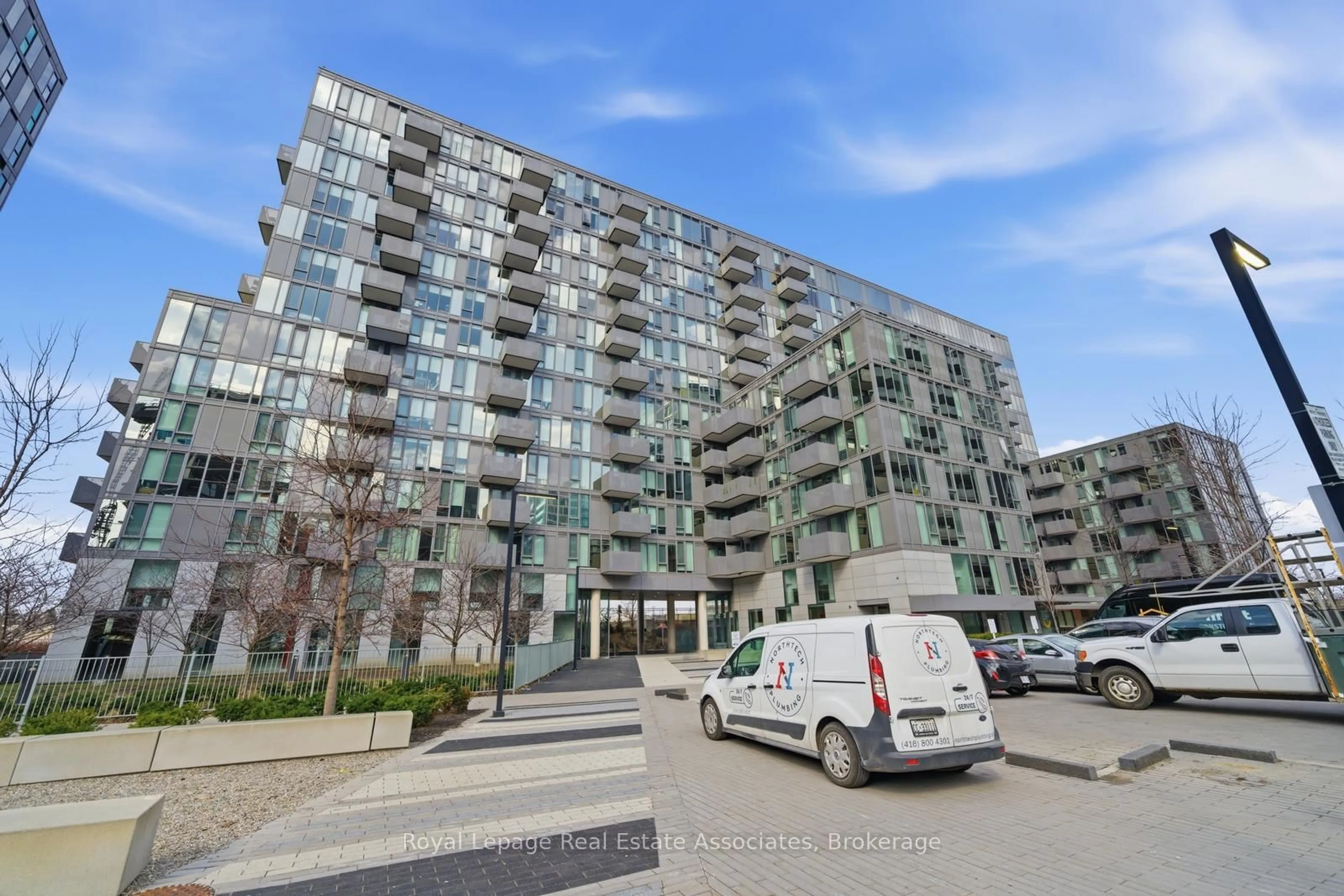 Unknown for 38 Monte Kwinter Crt #807, Toronto Ontario M3H 0E2