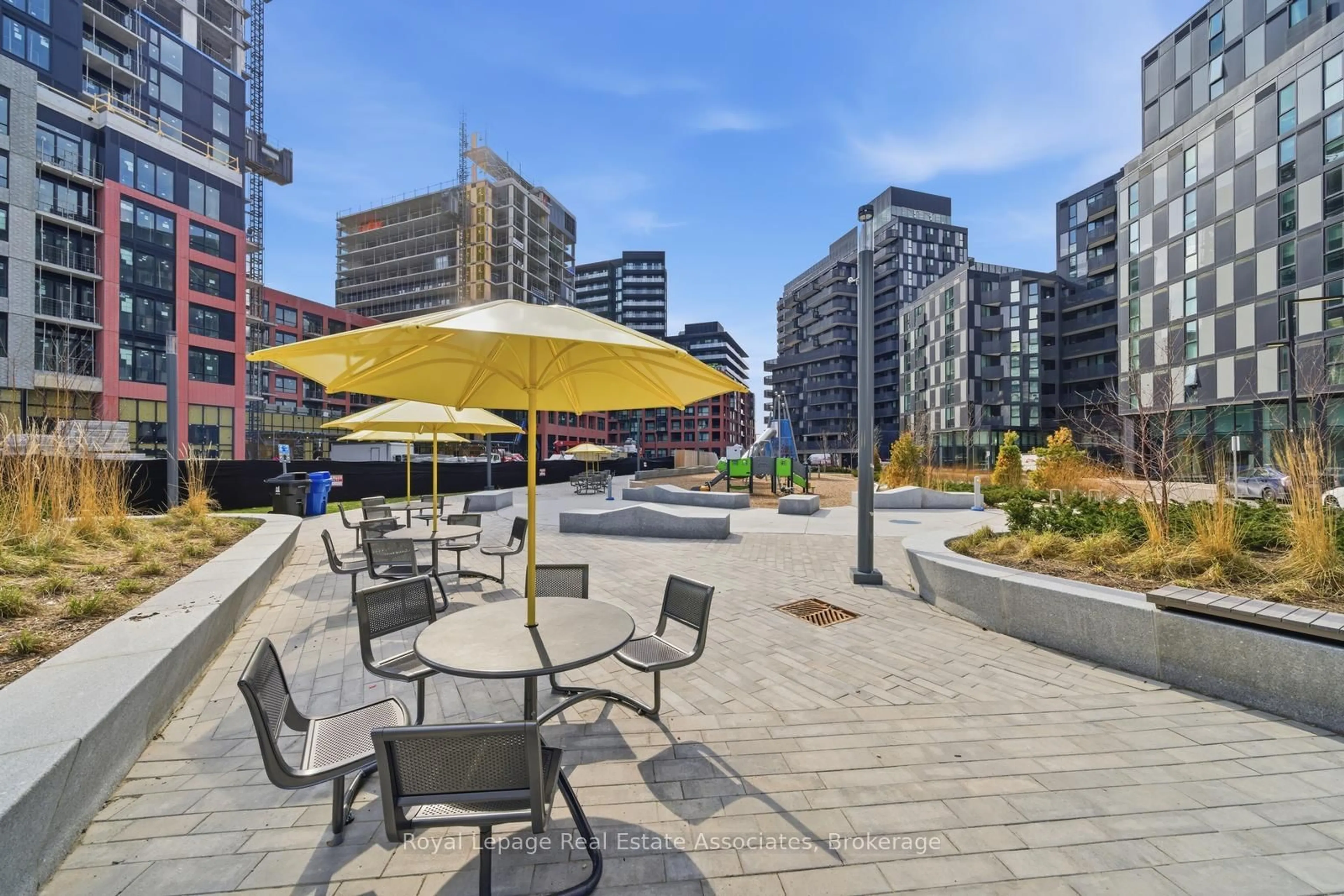 Patio, street for 38 Monte Kwinter Crt #807, Toronto Ontario M3H 0E2