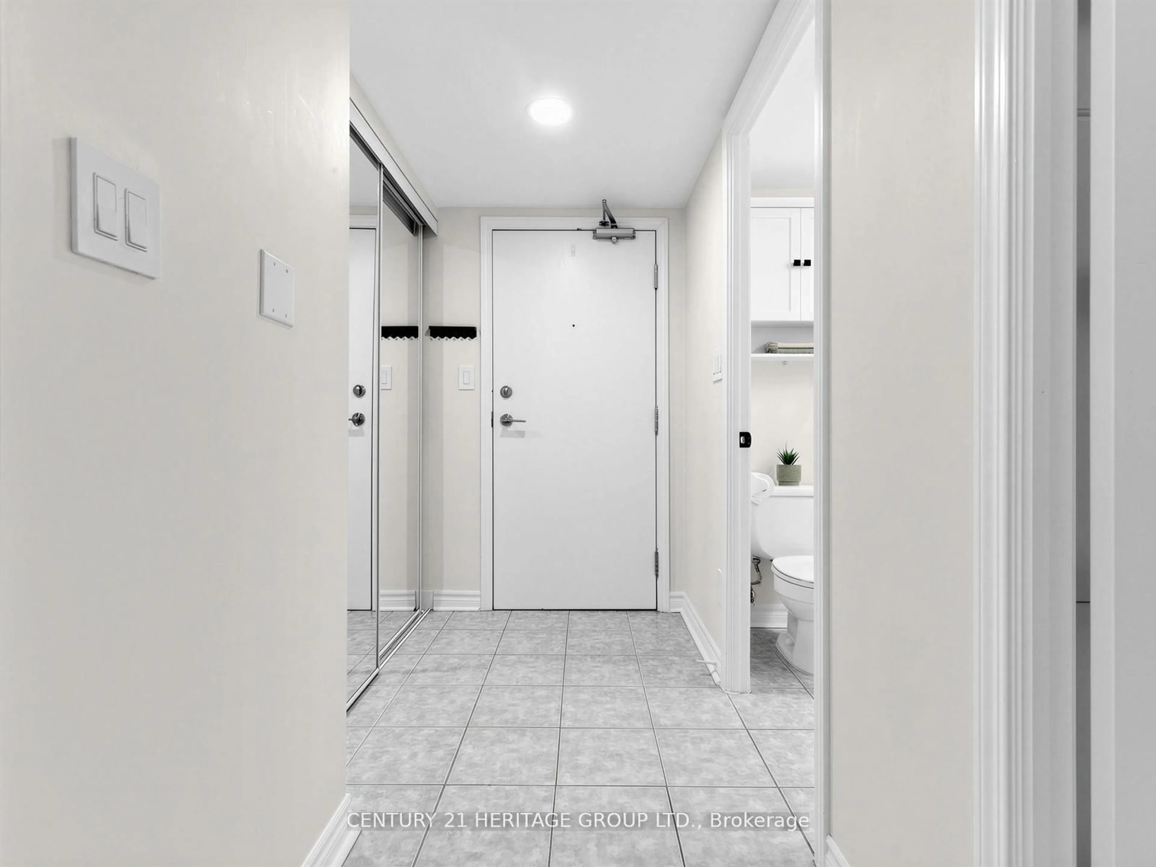 Indoor foyer for 8 Rean Dr #703, Toronto Ontario M2K 3B9