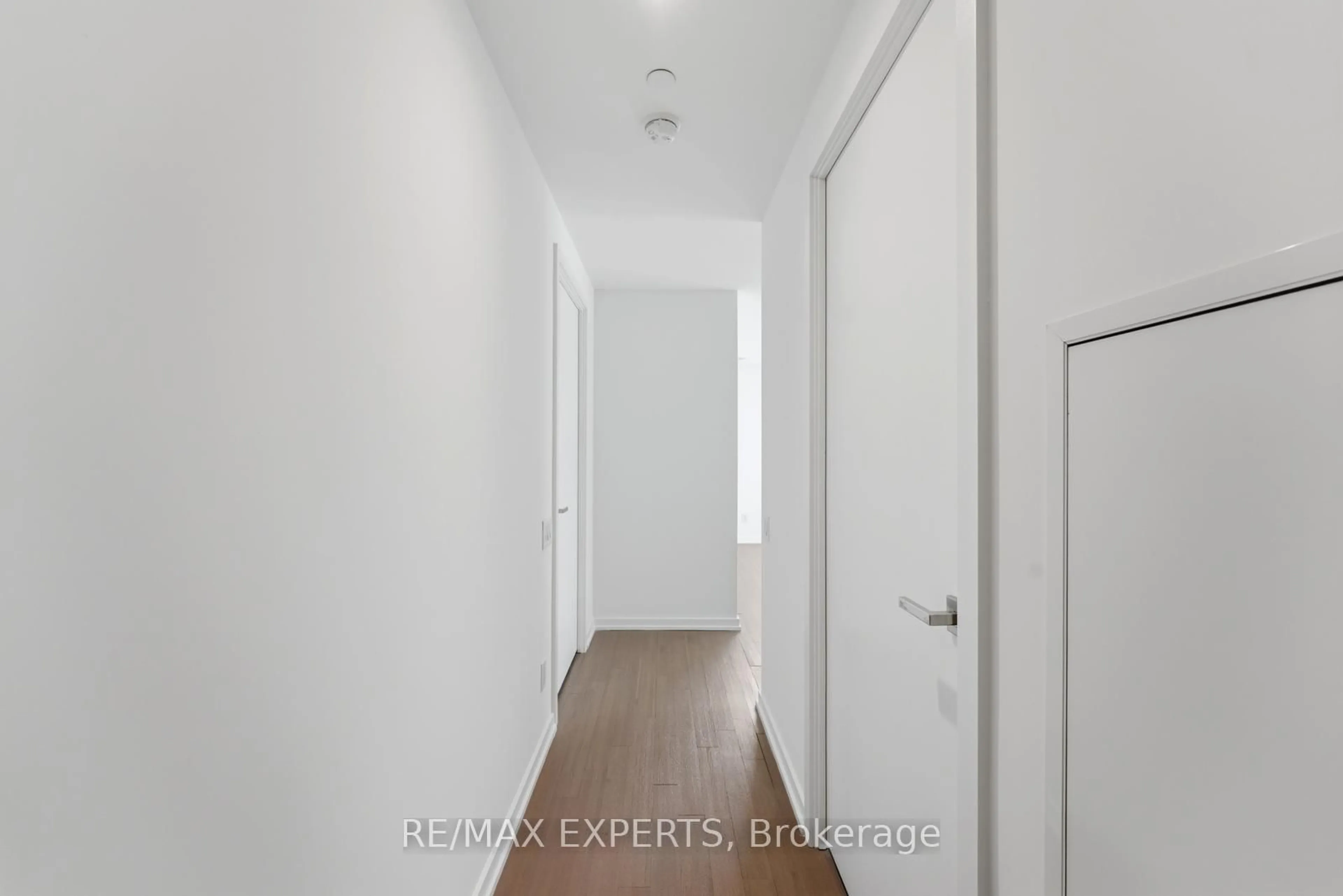 Indoor entryway for 101 Peter St #3606, Toronto Ontario M5V 0G6