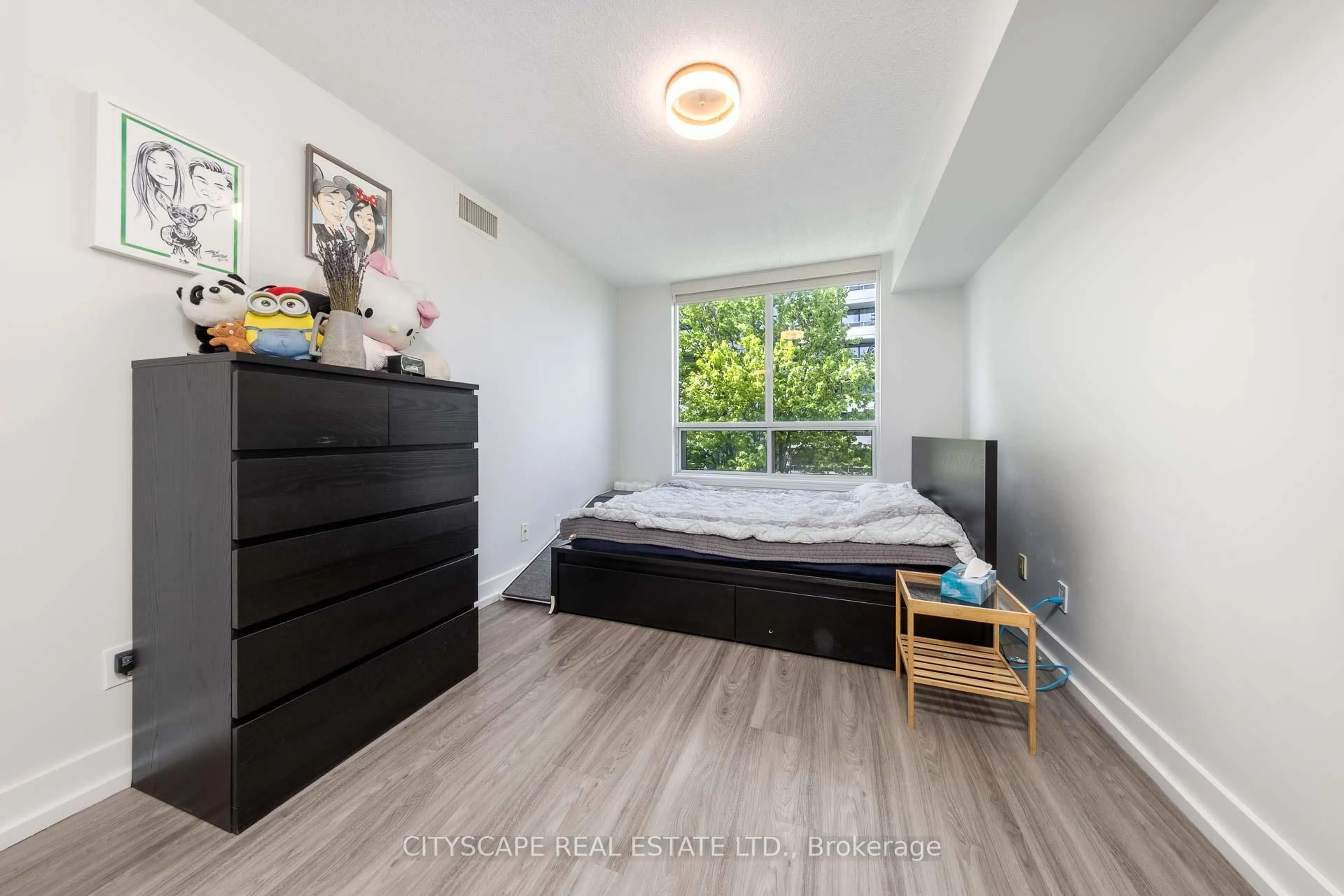 Bedroom with bed, wood/laminate floor for 5940 Yonge St #609, Toronto Ontario M2M 4M6