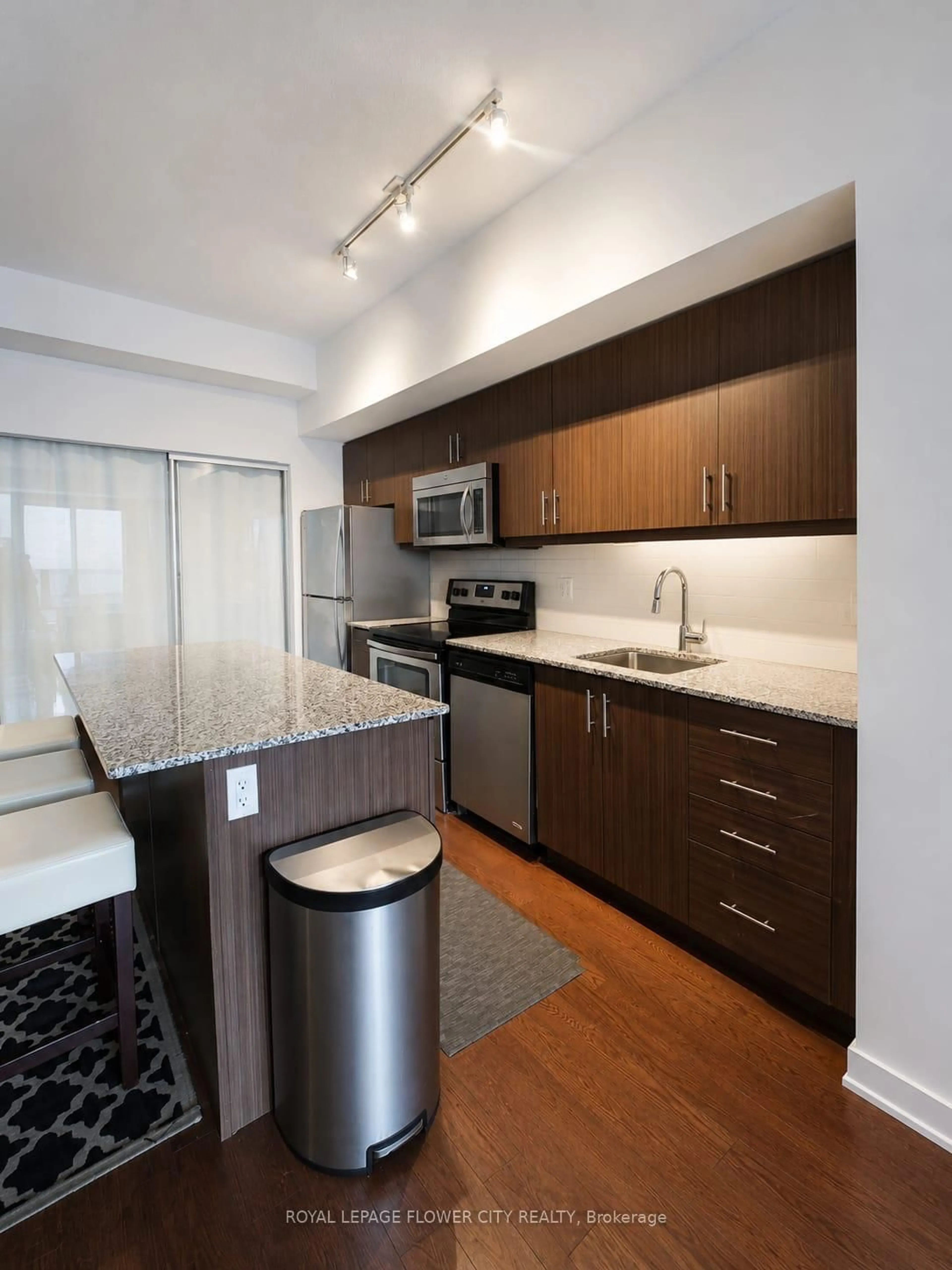 Standard kitchen, unknown for 10 Willison Sq #607, Toronto Ontario M5T 1E7