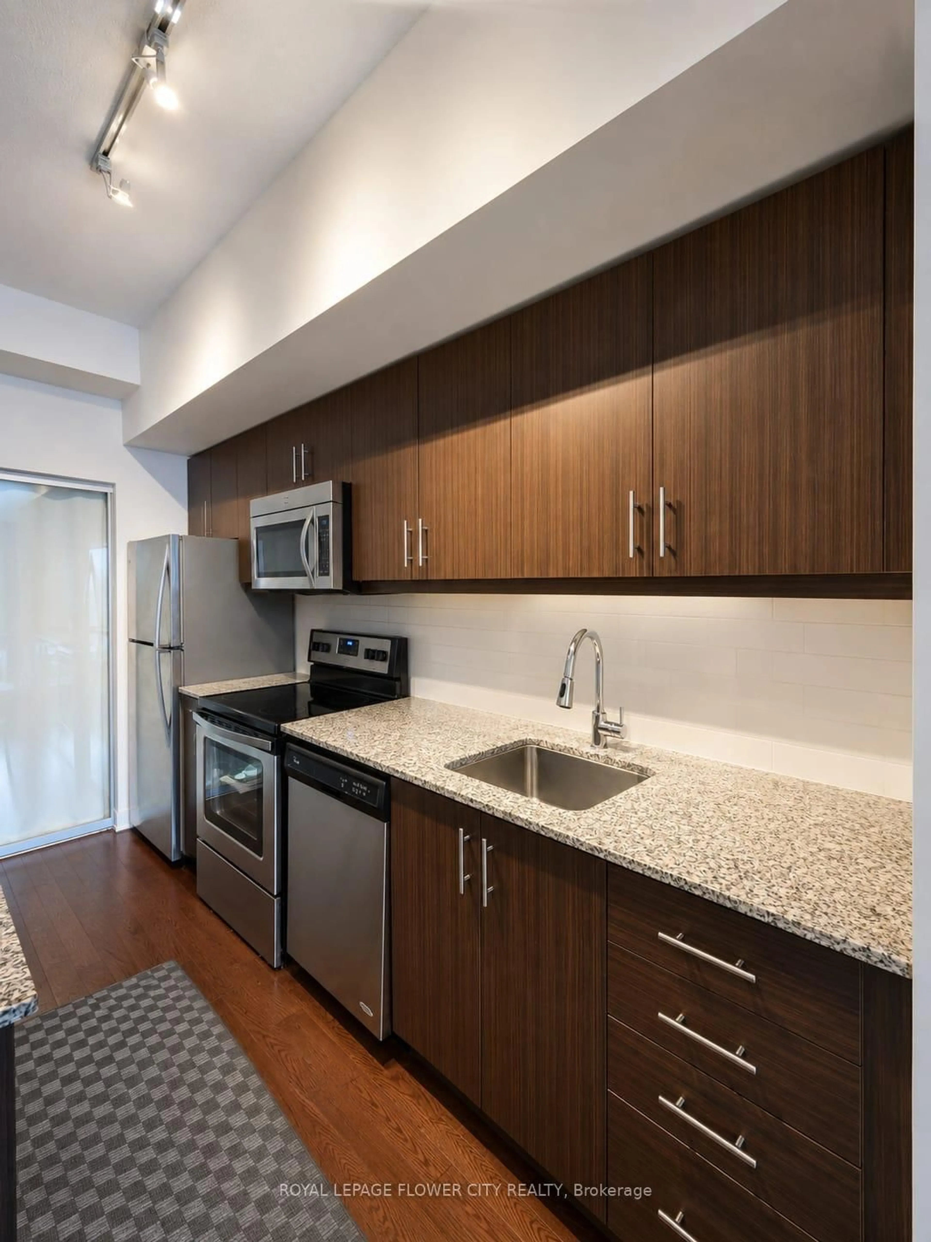 Standard kitchen, unknown for 10 Willison Sq #607, Toronto Ontario M5T 1E7