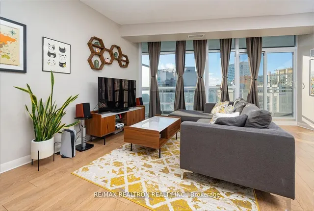 15 Bruyeres Mews #1008, Toronto 5