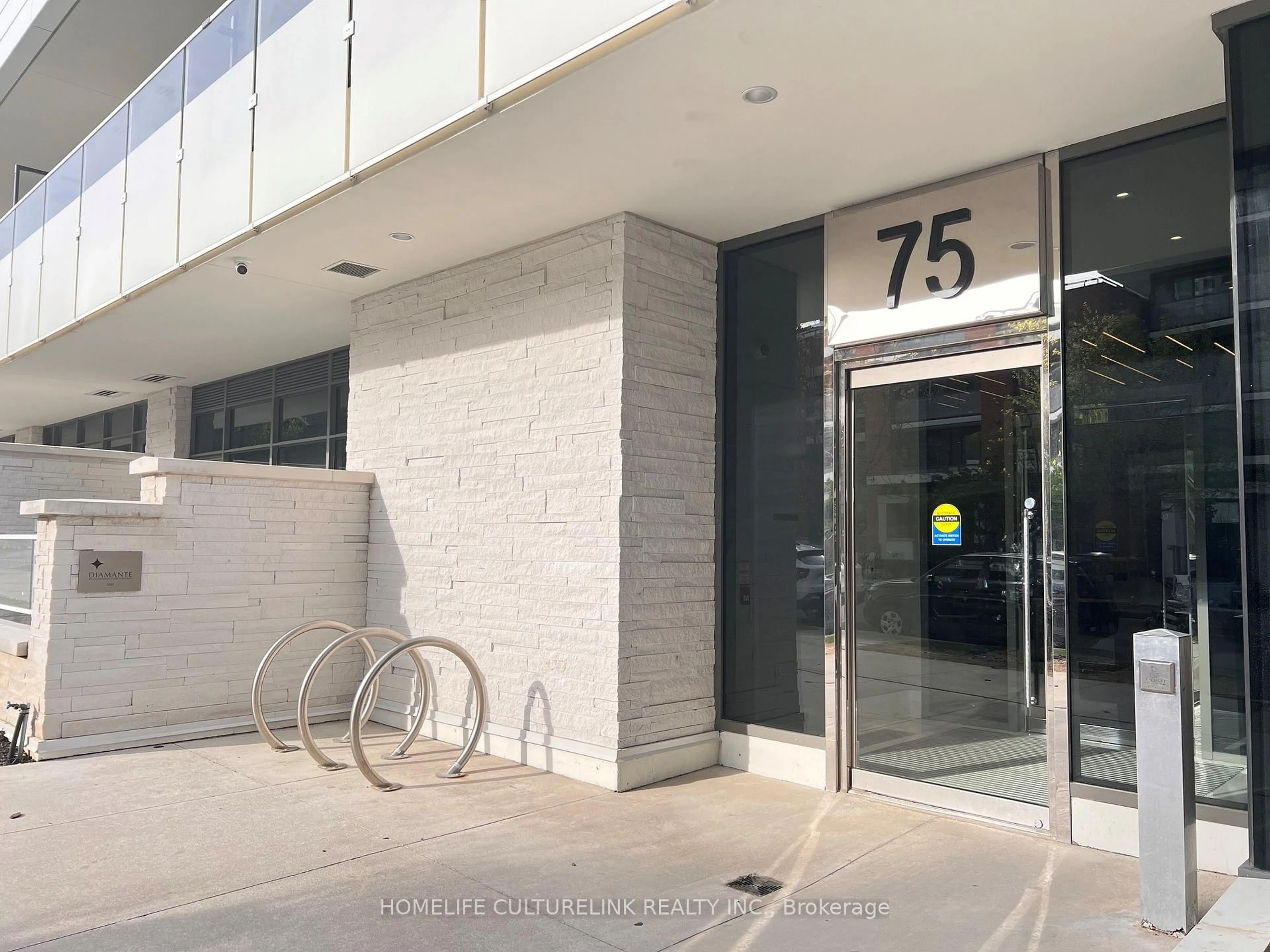 Indoor foyer for 75 Canterbury Pl #1909, Toronto Ontario M2N 0L2