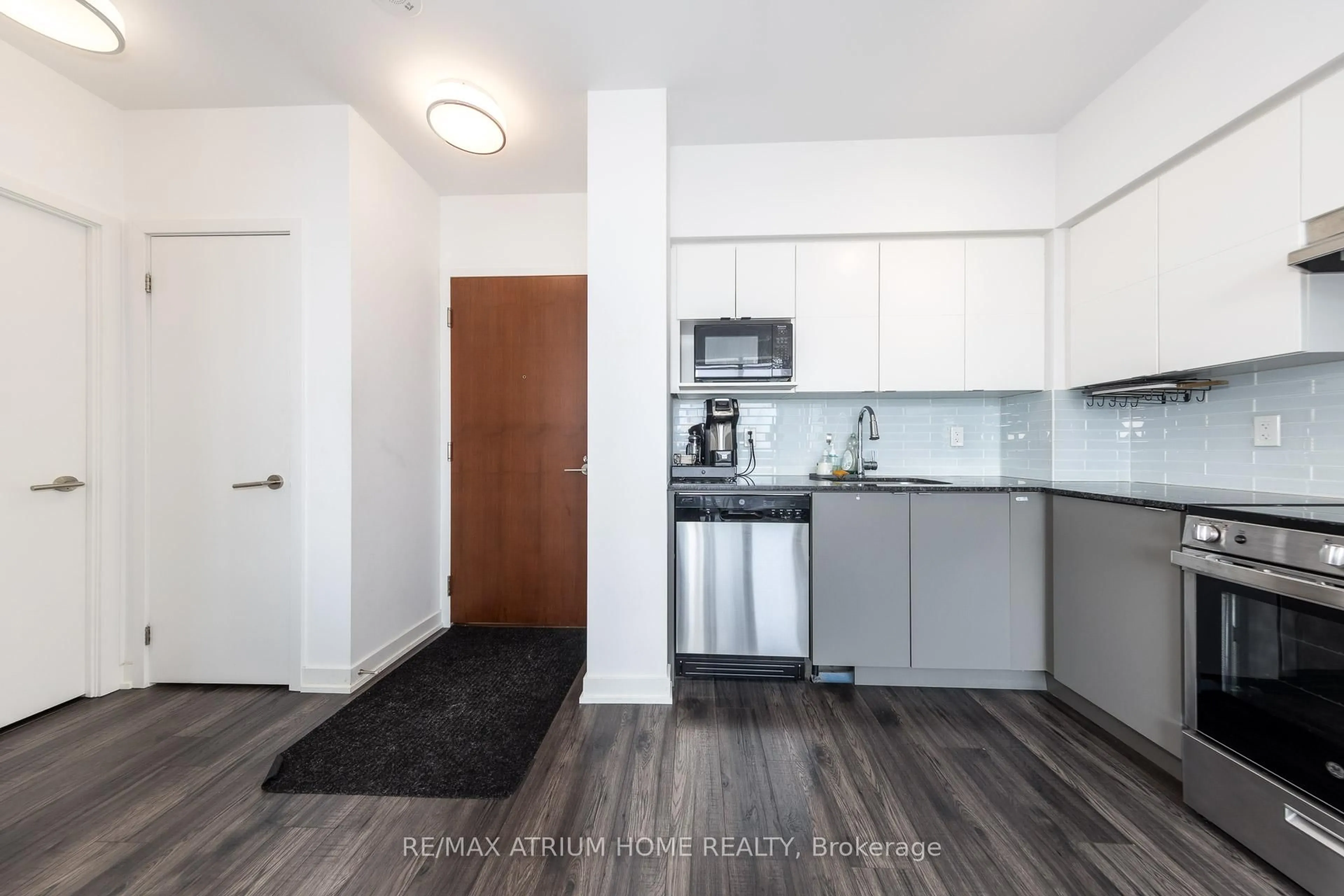 Standard kitchen, unknown for 120 Varna Dr #1515, Toronto Ontario M6A 0B3