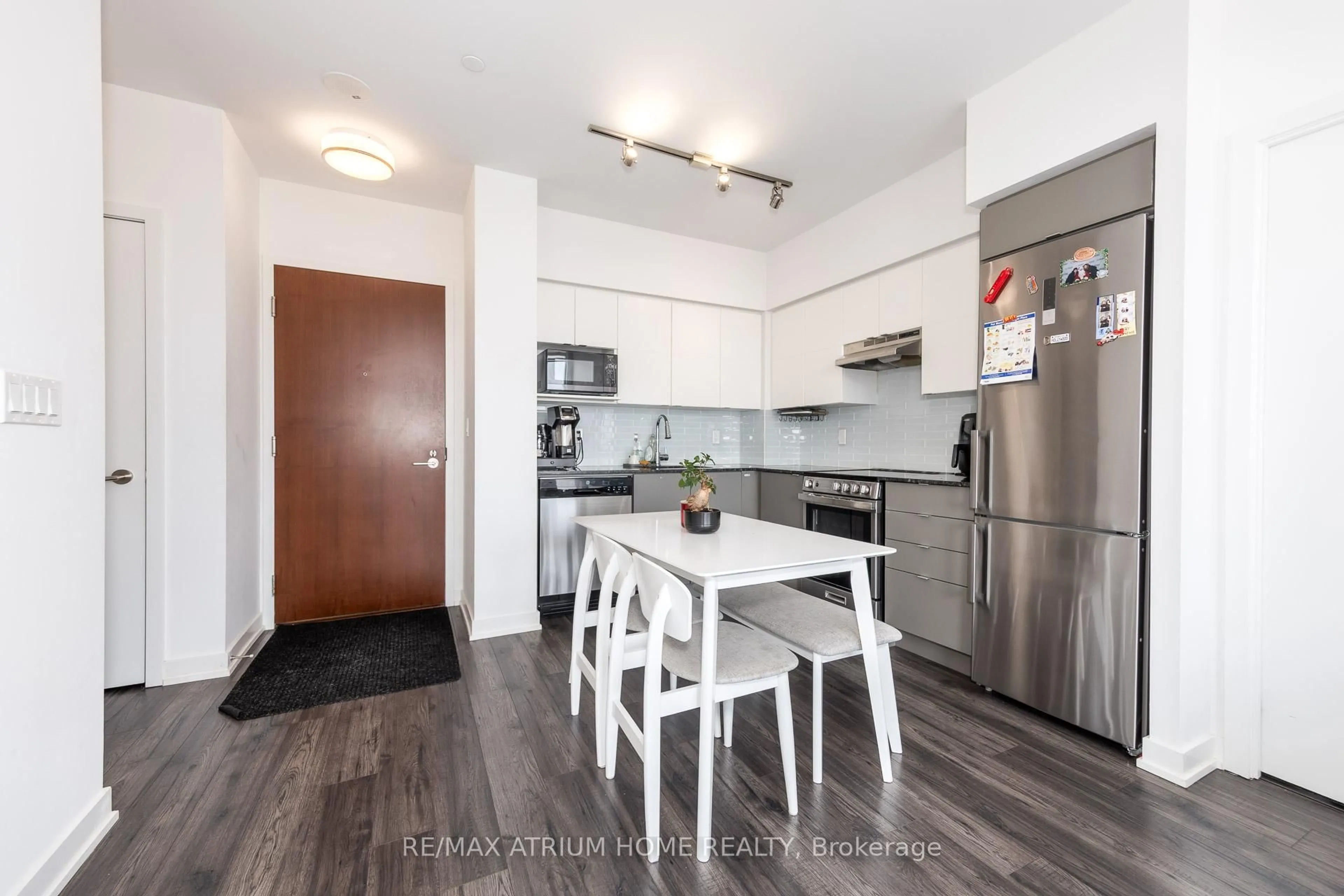 Unknown for 120 Varna Dr #1515, Toronto Ontario M6A 0B3