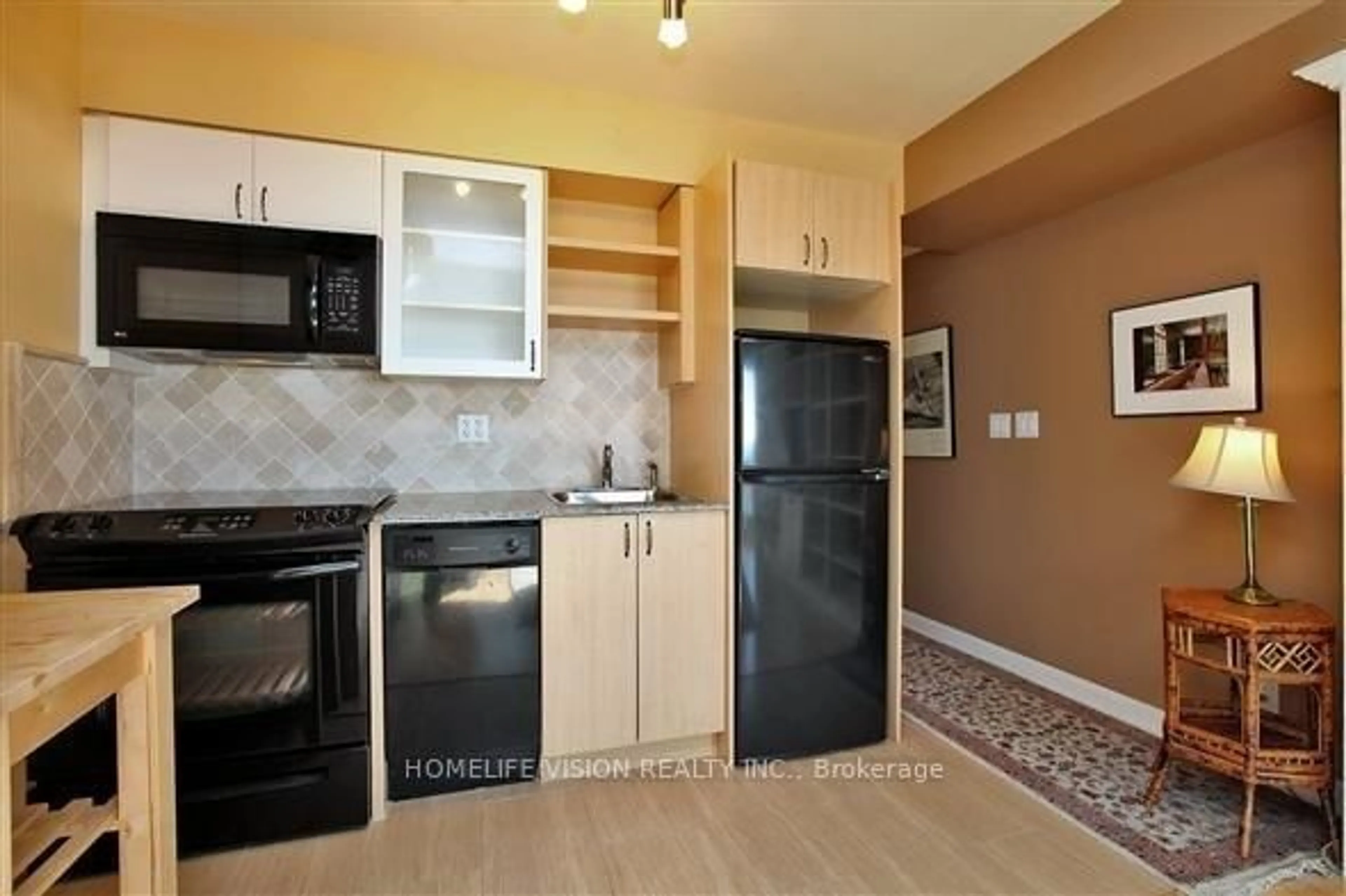 Standard kitchen, ceramic/tile floor for 600 Fleet St #2509, Toronto Ontario M5V 1B7