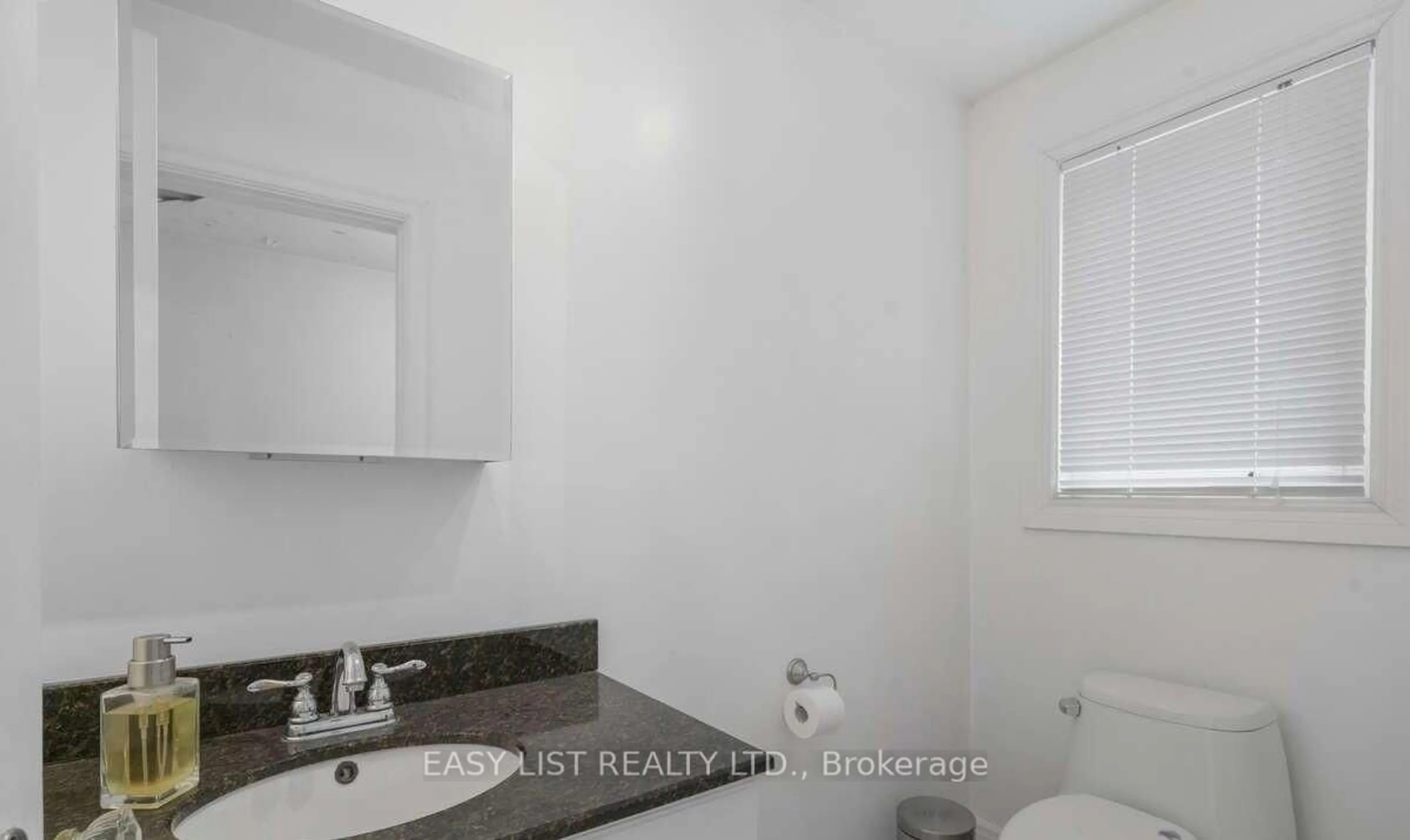 Standard bathroom, unknown for 41 Churchill Ave, Toronto Ontario M2N 1Y6