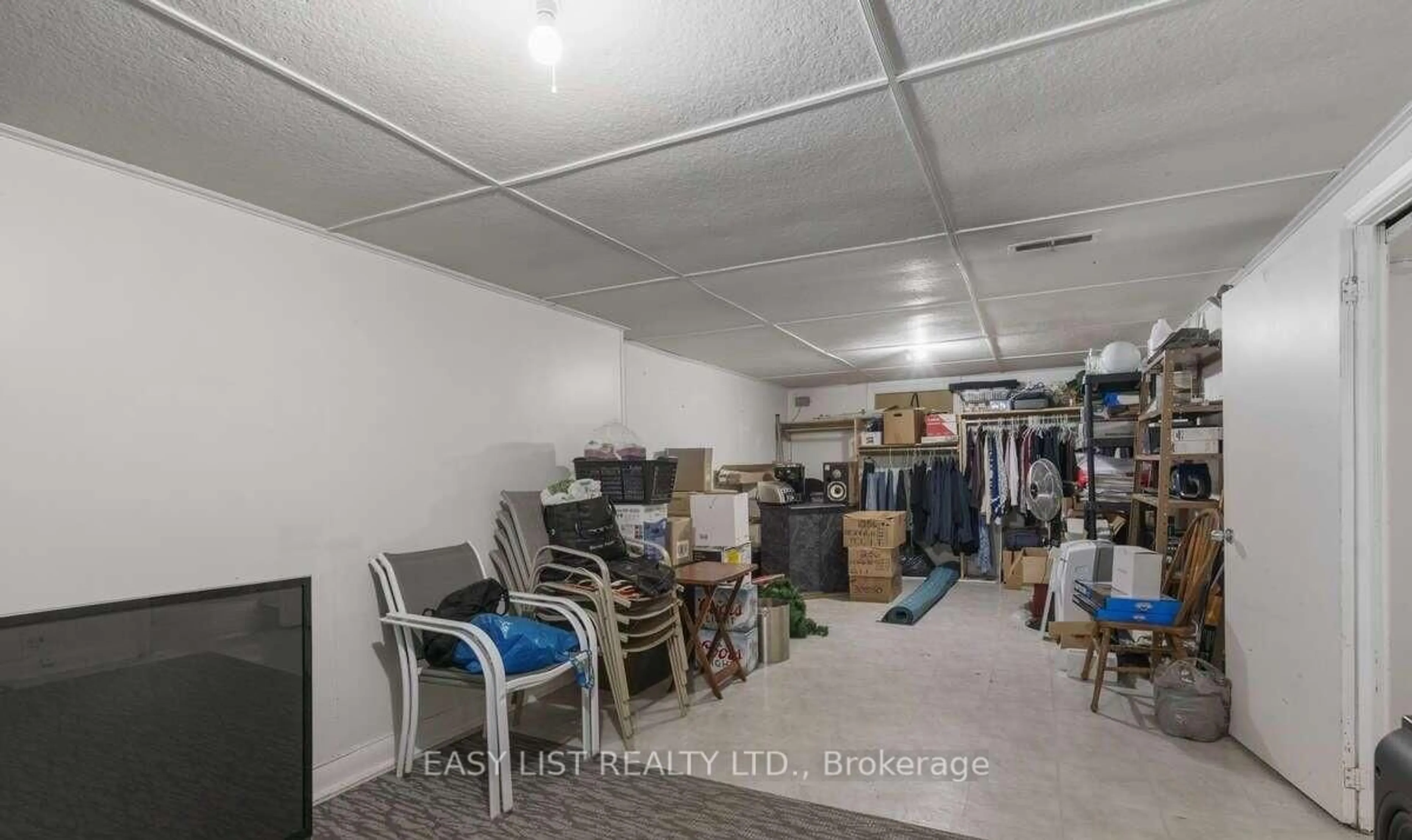 Storage room or clothes room or walk-in closet for 41 Churchill Ave, Toronto Ontario M2N 1Y6