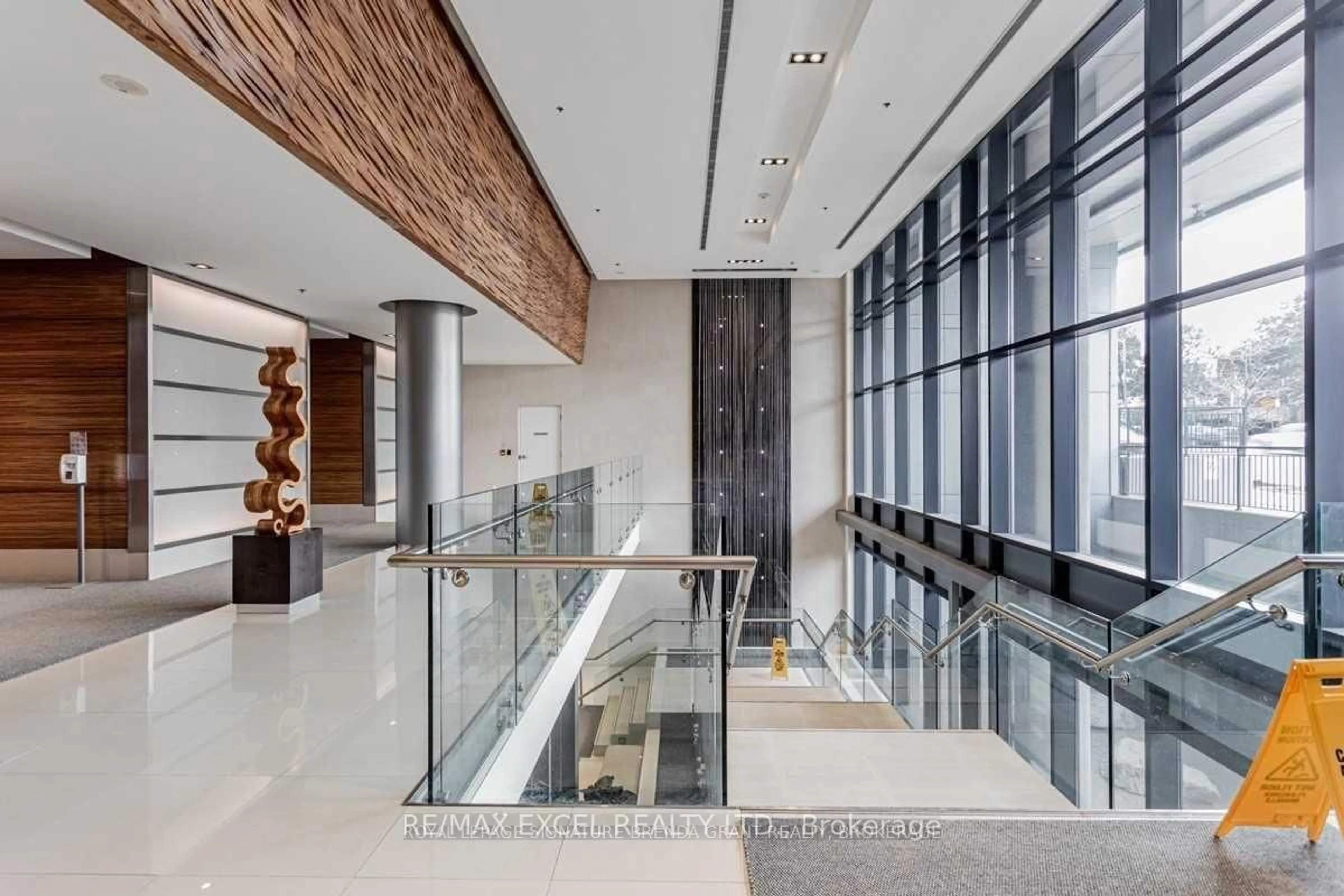Indoor foyer for 2885 Bayview Ave #1126, Toronto Ontario M2K 0A3