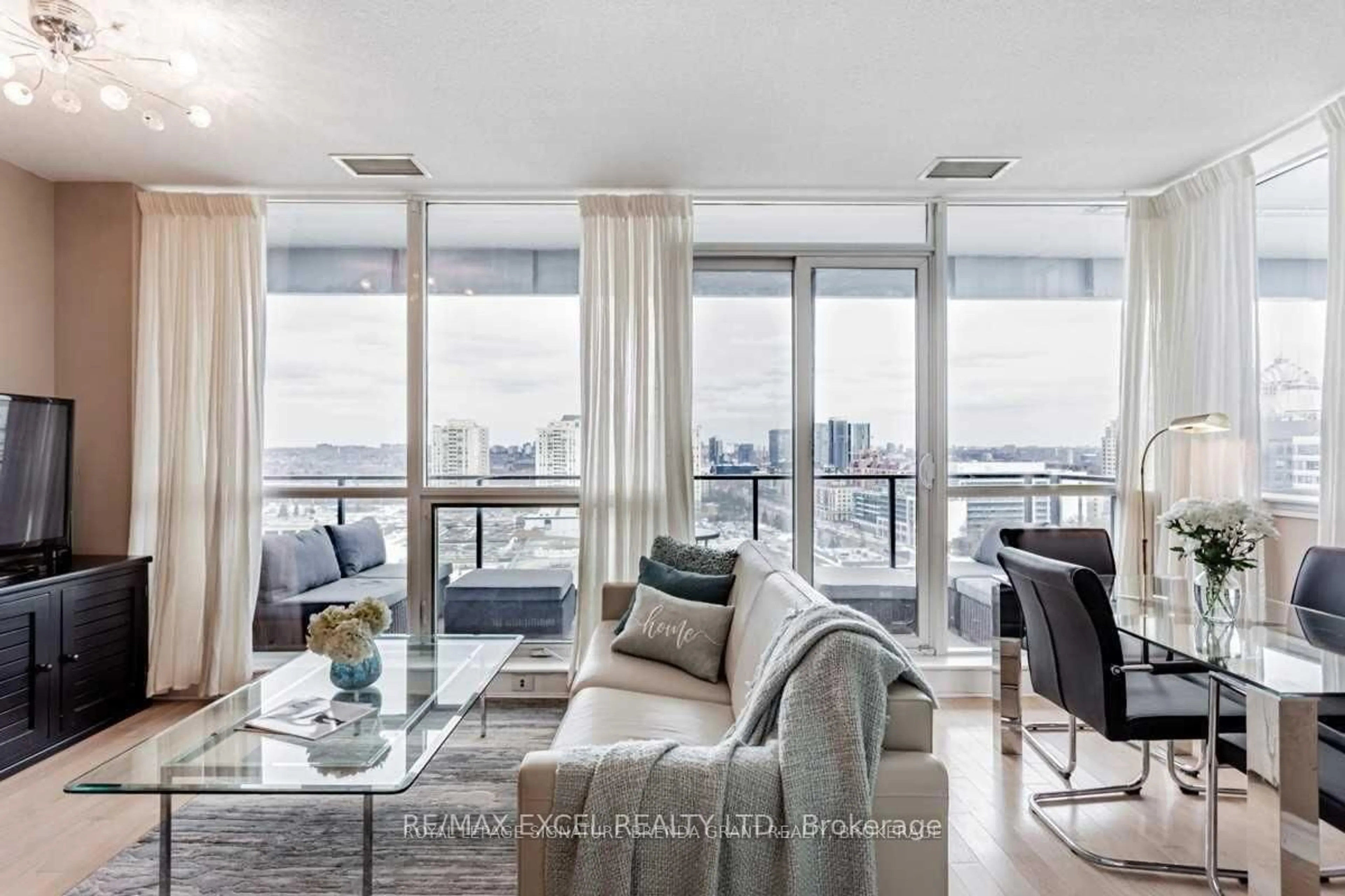 Living room with furniture, unknown for 2885 Bayview Ave #1126, Toronto Ontario M2K 0A3