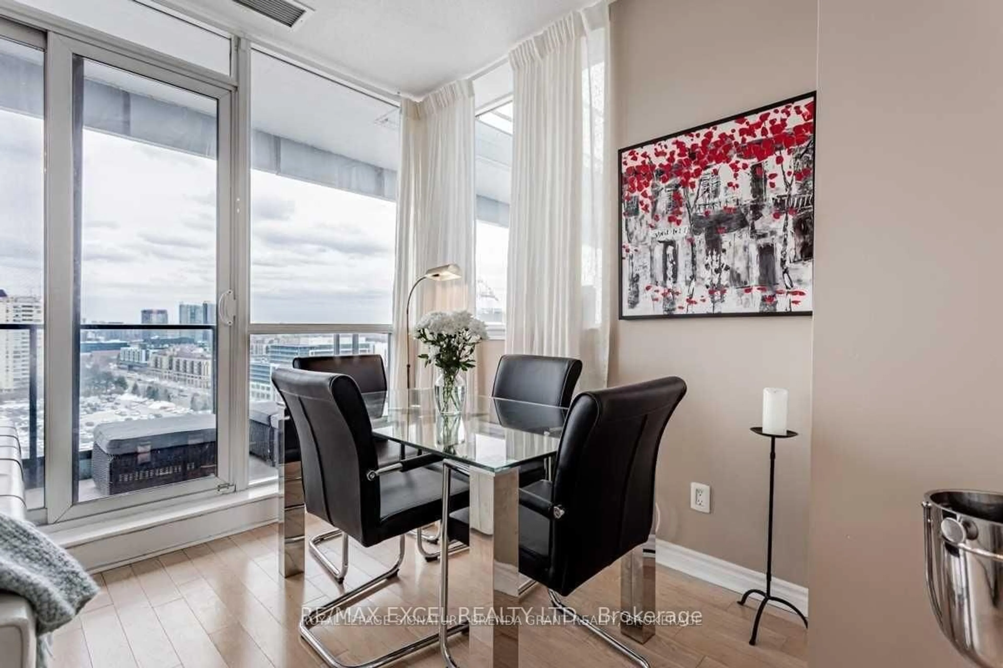 Dining room, wood/laminate floor for 2885 Bayview Ave #1126, Toronto Ontario M2K 0A3