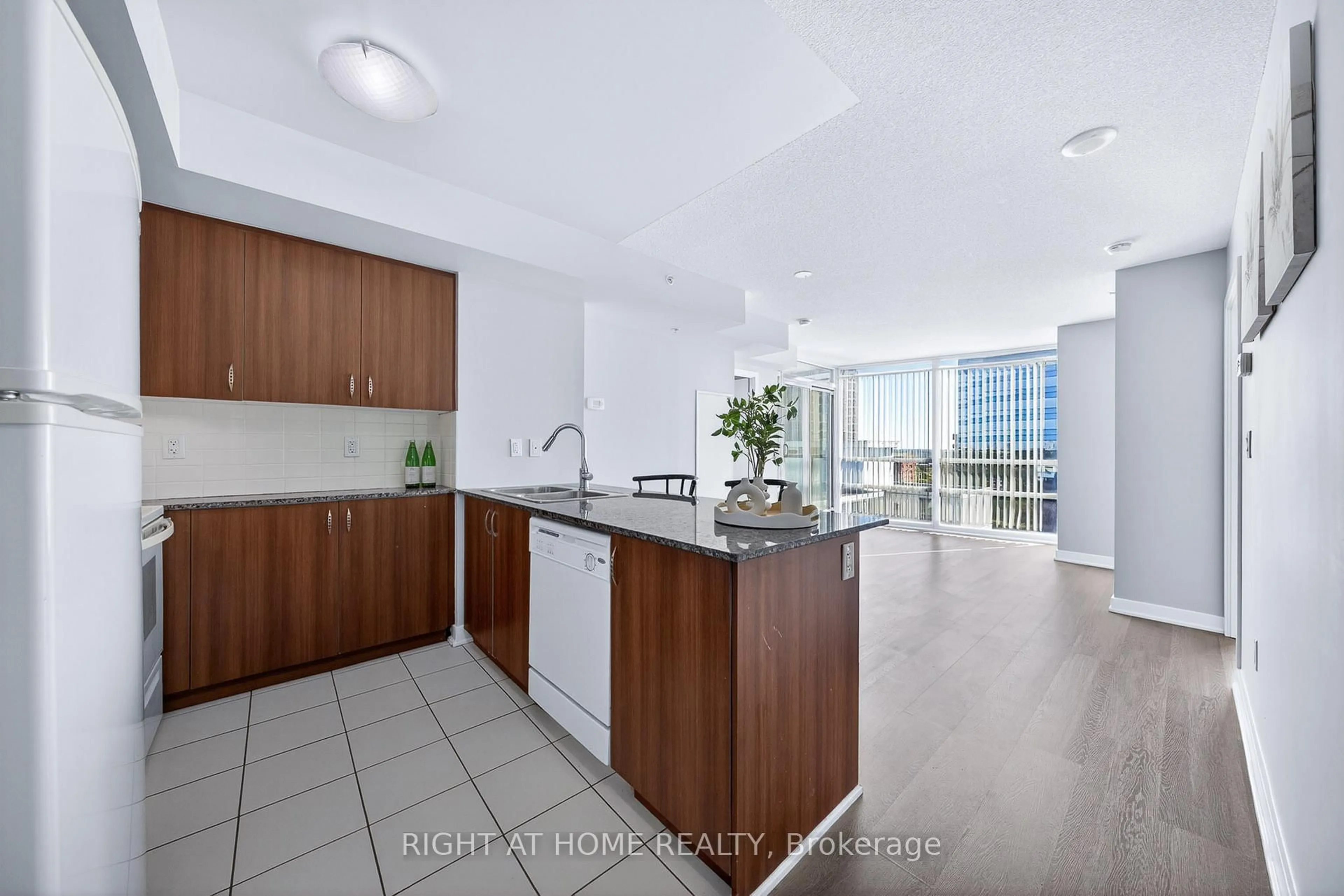 Unknown for 5740 Yonge St #1307, Toronto Ontario M2M 3T3