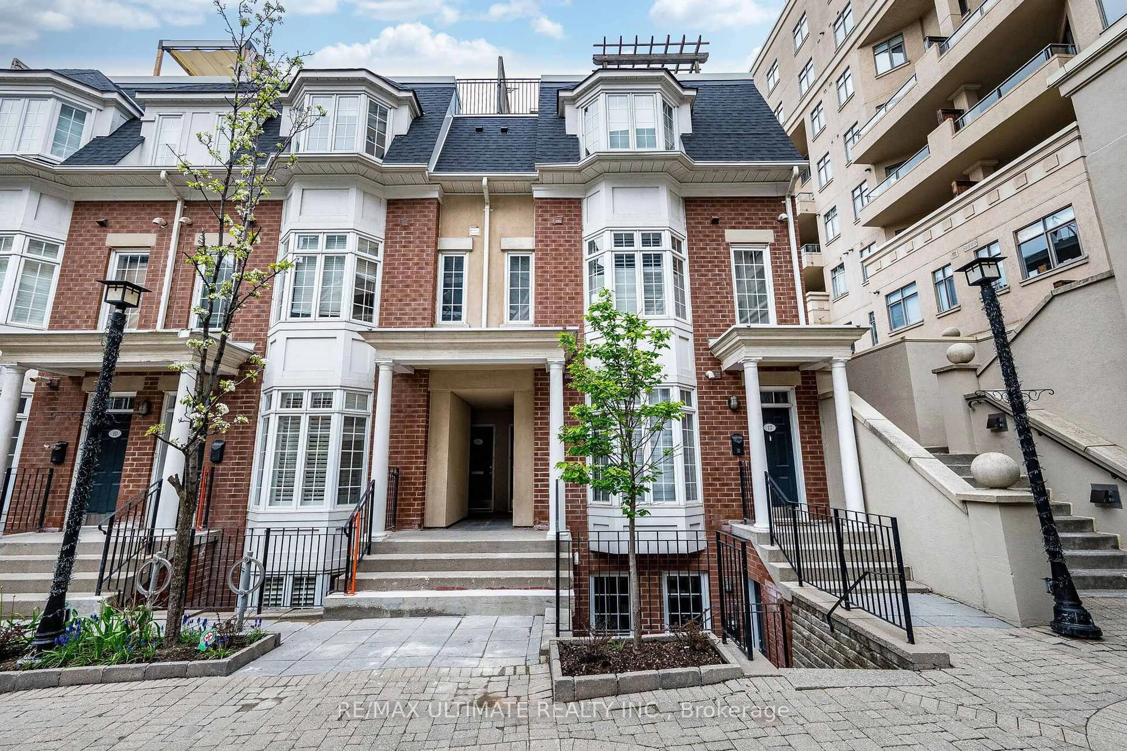 Home with brick exterior material, street for 11 Niagara St, Toronto Ontario M5V 3N9
