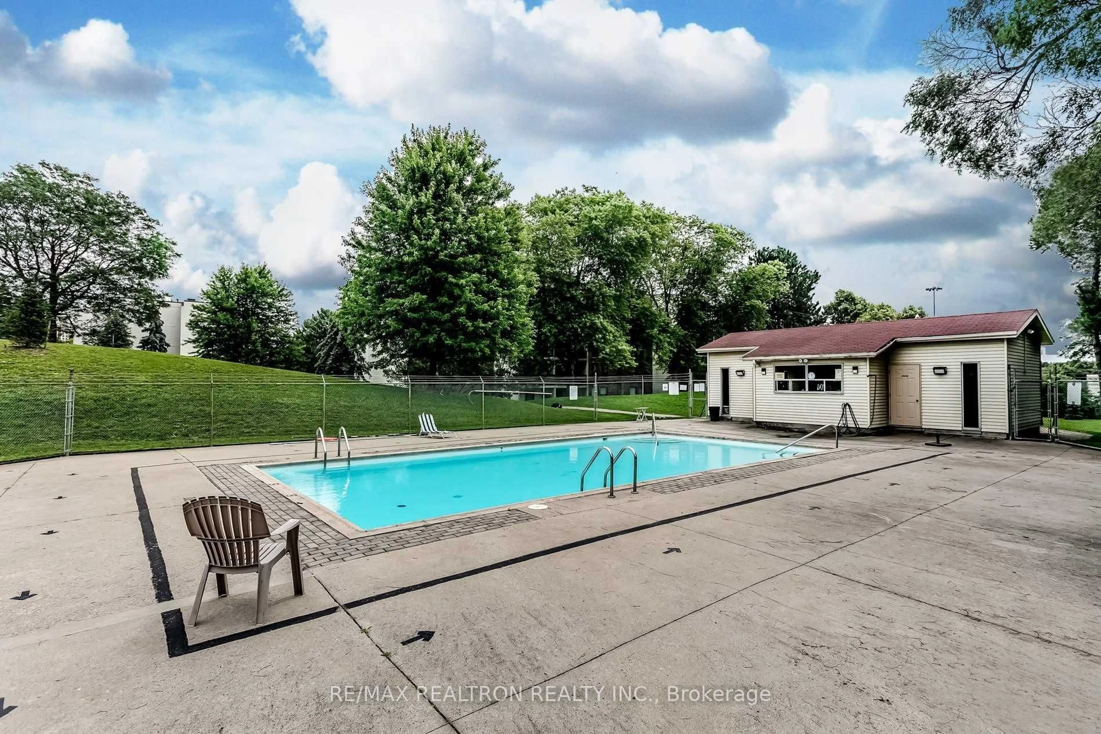 Pool for 20 Fashion Roseway #215, Toronto Ontario M2N 6B5