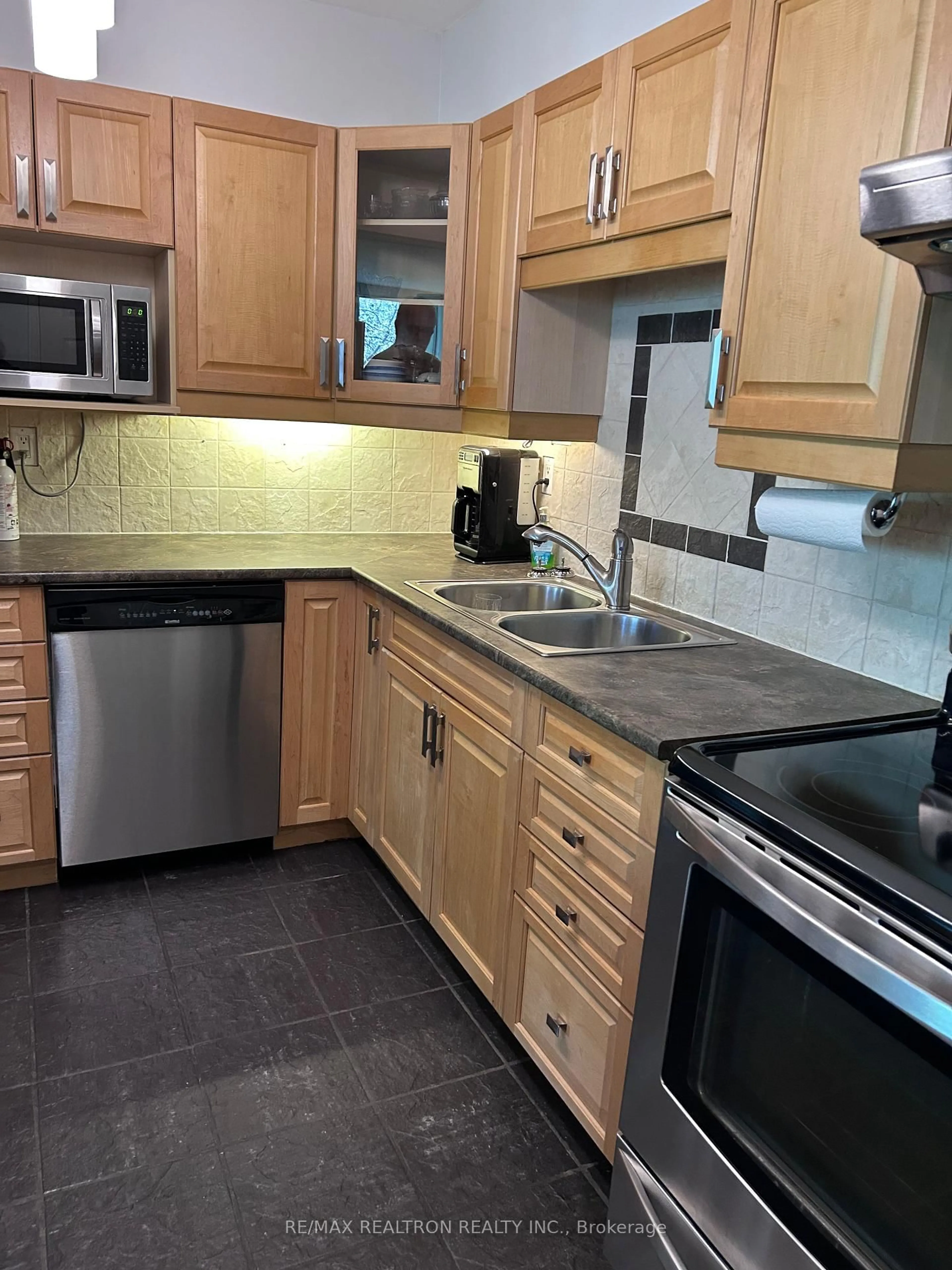 Standard kitchen, unknown for 20 Fashion Roseway #215, Toronto Ontario M2N 6B5
