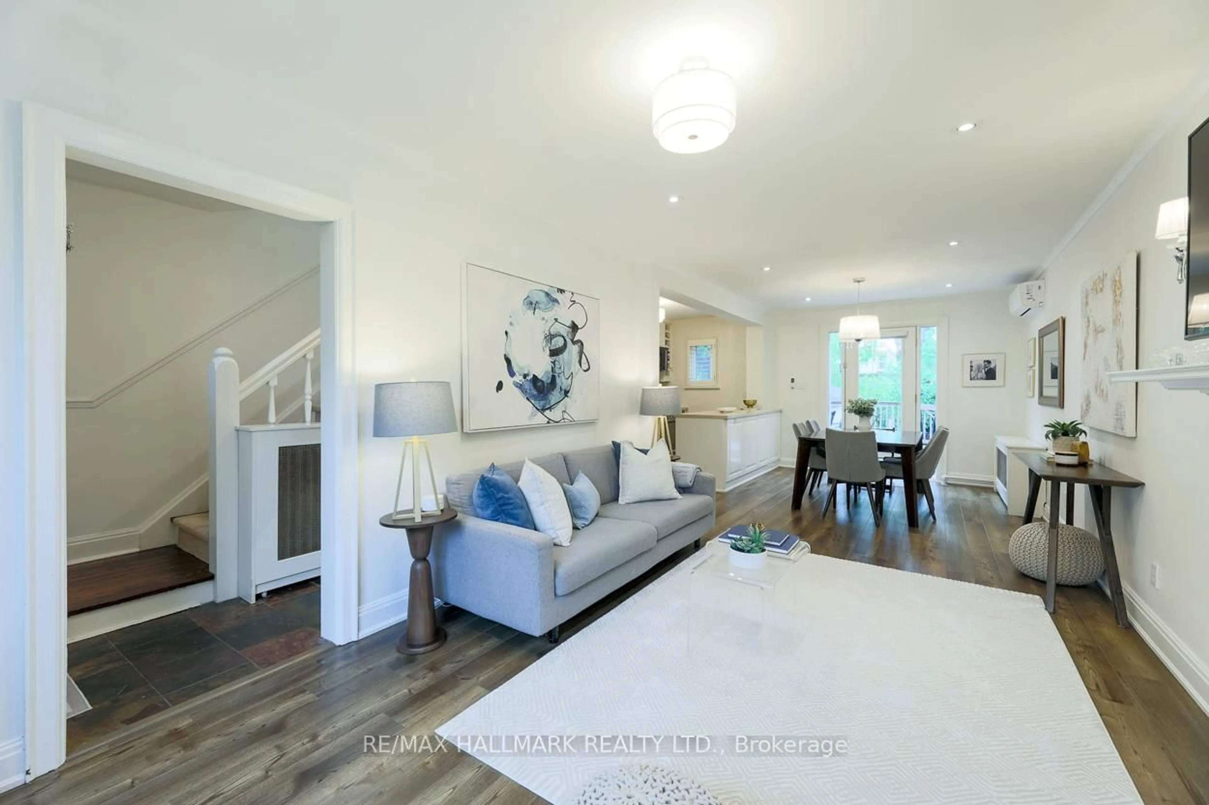 Living room with furniture, unknown for 346 Roselawn Ave, Toronto Ontario M4R 1G1
