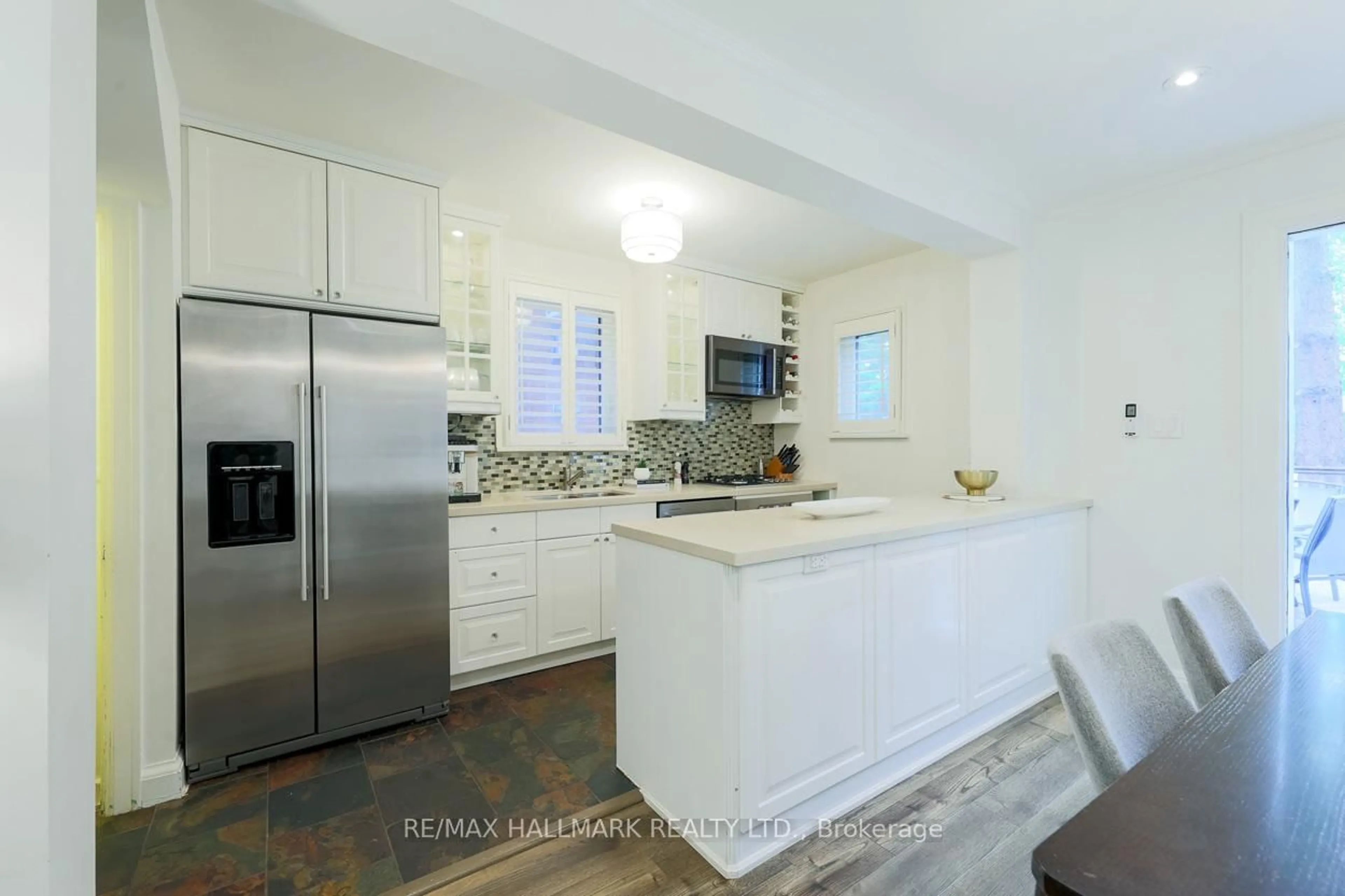 Open concept kitchen, ceramic/tile floor for 346 Roselawn Ave, Toronto Ontario M4R 1G1