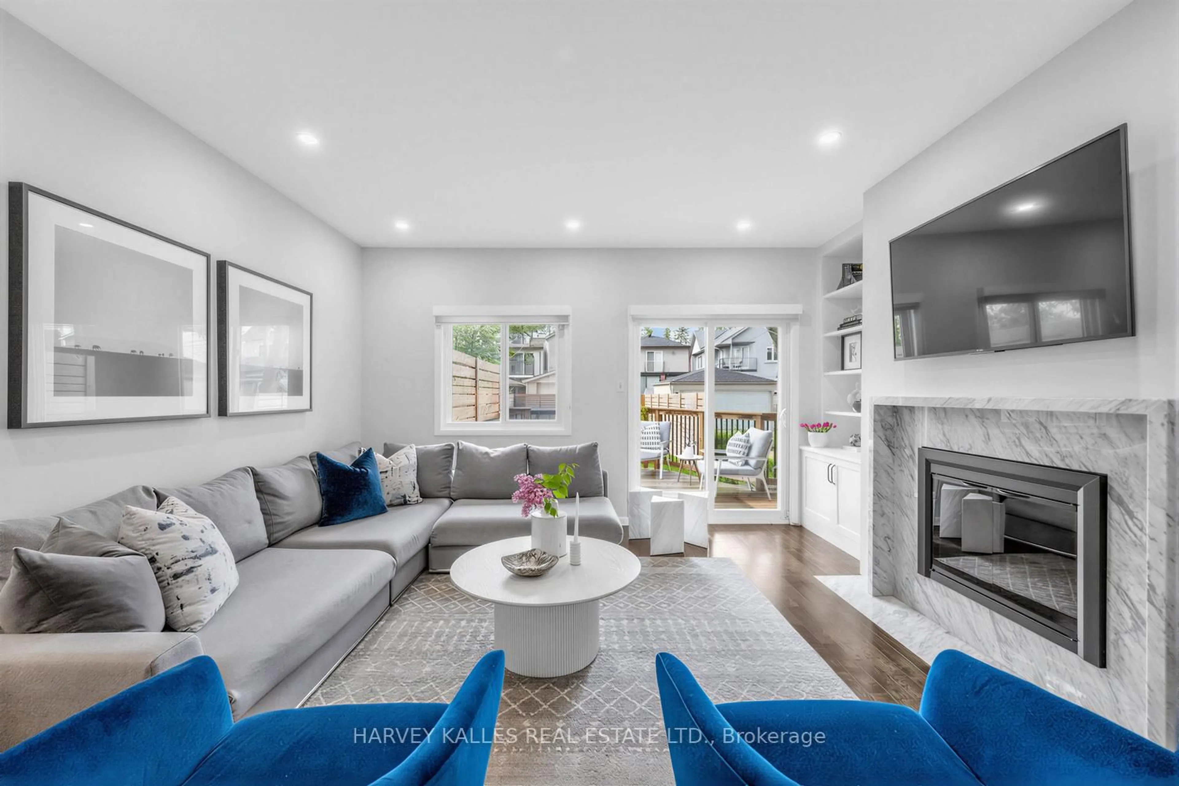 Living room with furniture, unknown for 136 Bedford Park Ave, Toronto Ontario M5M 1J1