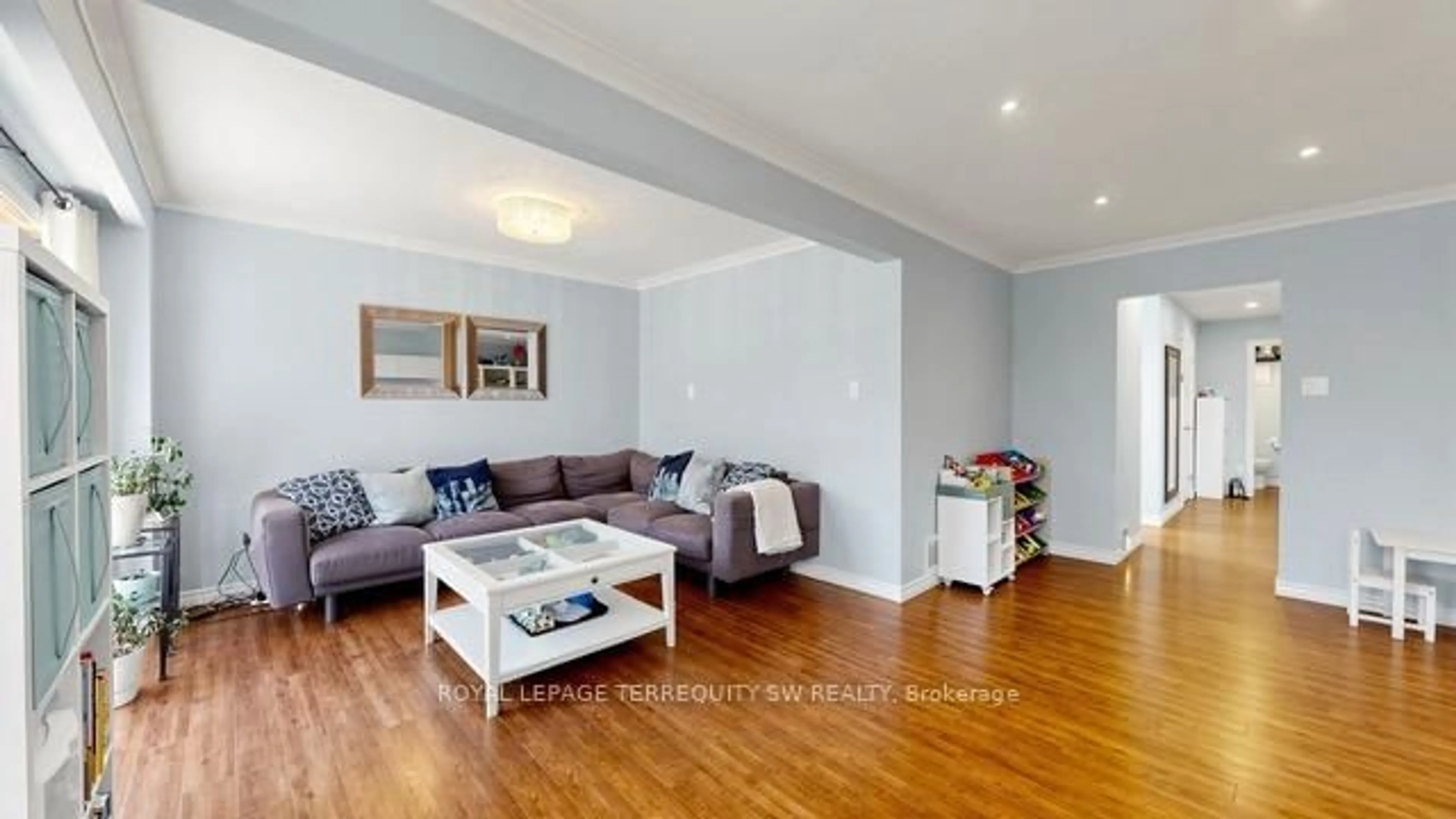 Living room with furniture, wood/laminate floor for 115 Micmac Cres, Toronto Ontario M2H 2K1