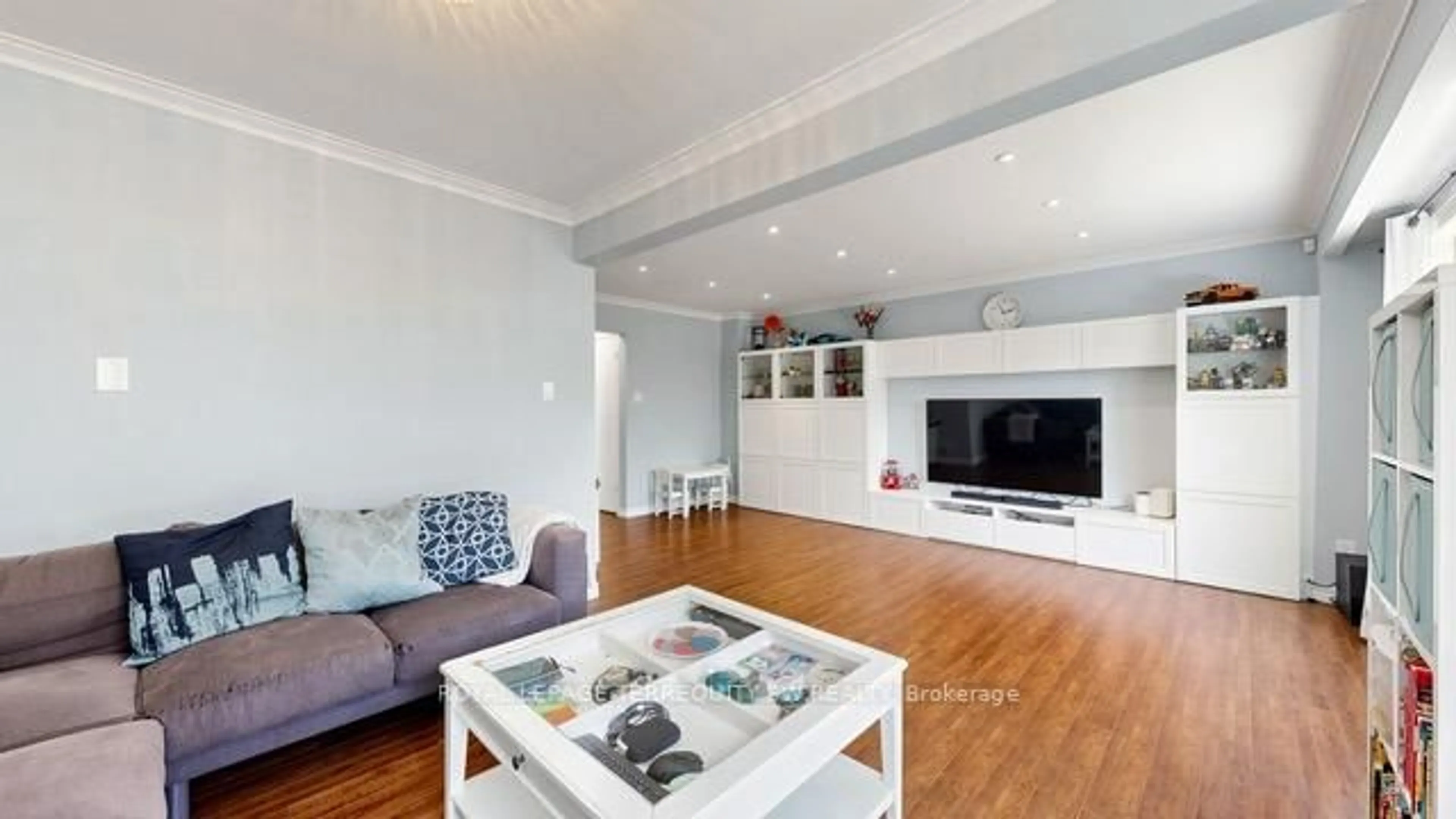 Living room with furniture, wood/laminate floor for 115 Micmac Cres, Toronto Ontario M2H 2K1