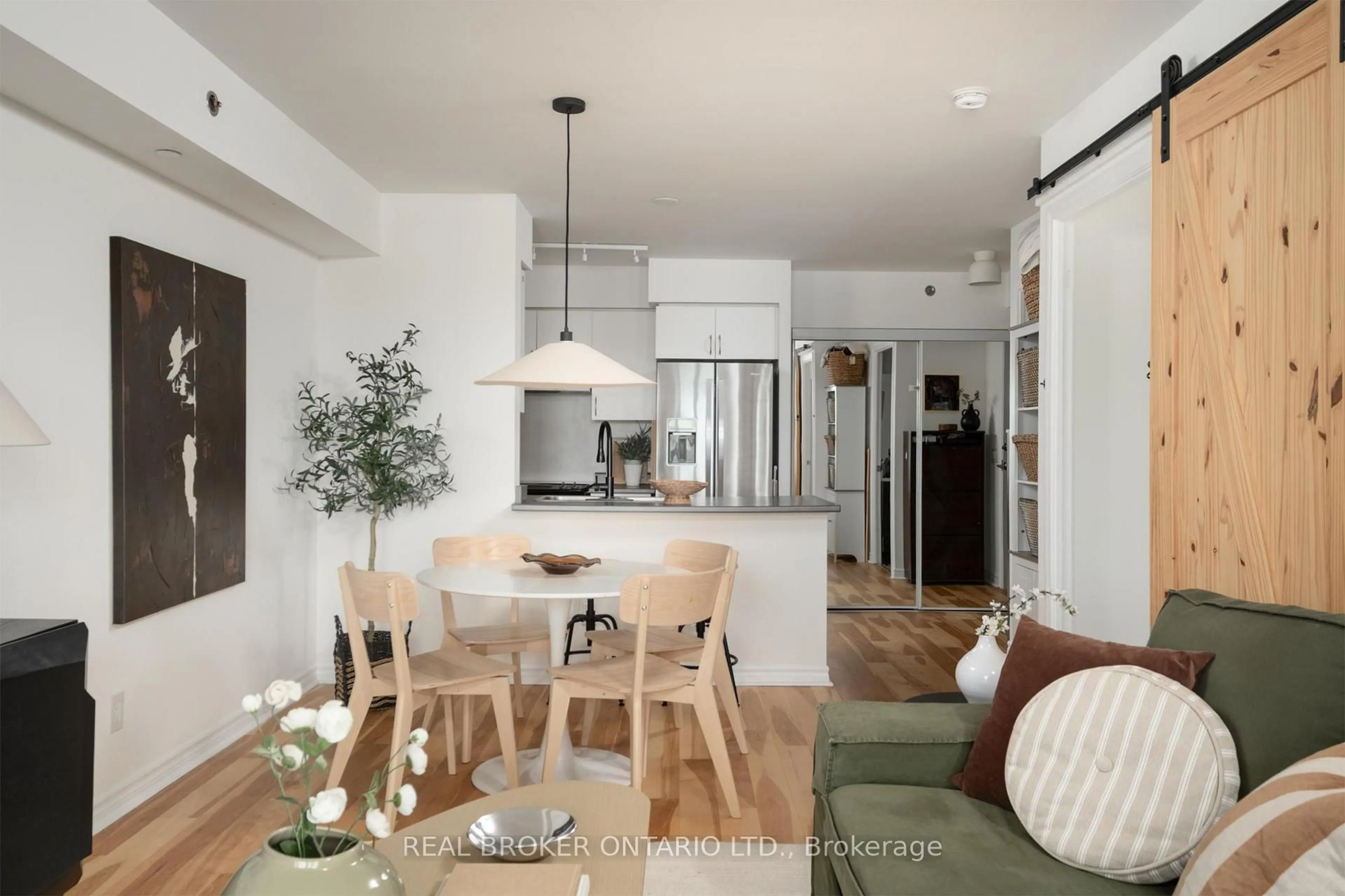 Open concept kitchen, wood/laminate floor for 35 Saranac Blvd #510, Toronto Ontario M6A 2G4