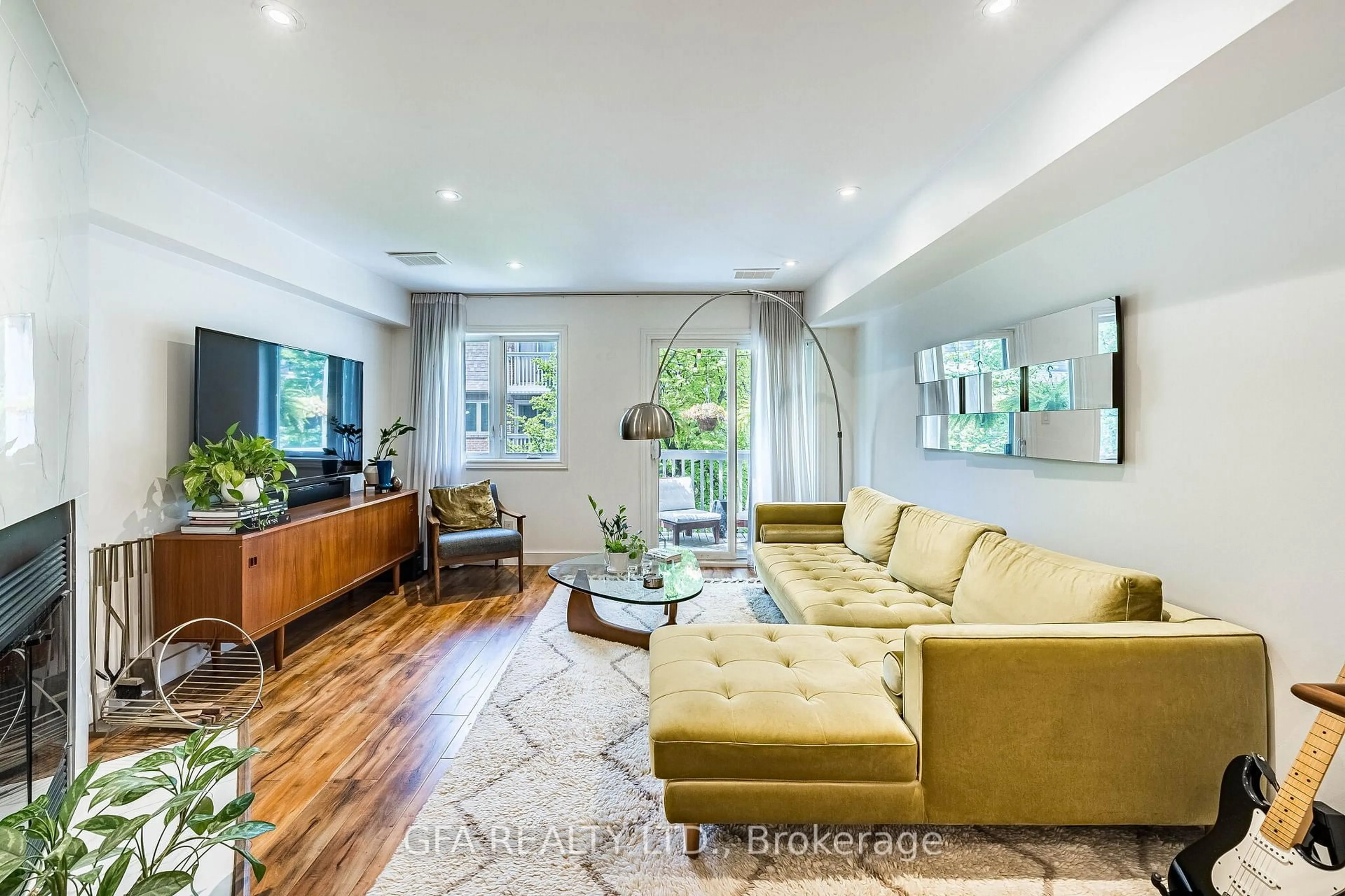 Living room with furniture, unknown for 40C Shank St #9, Toronto Ontario M6J 3T9