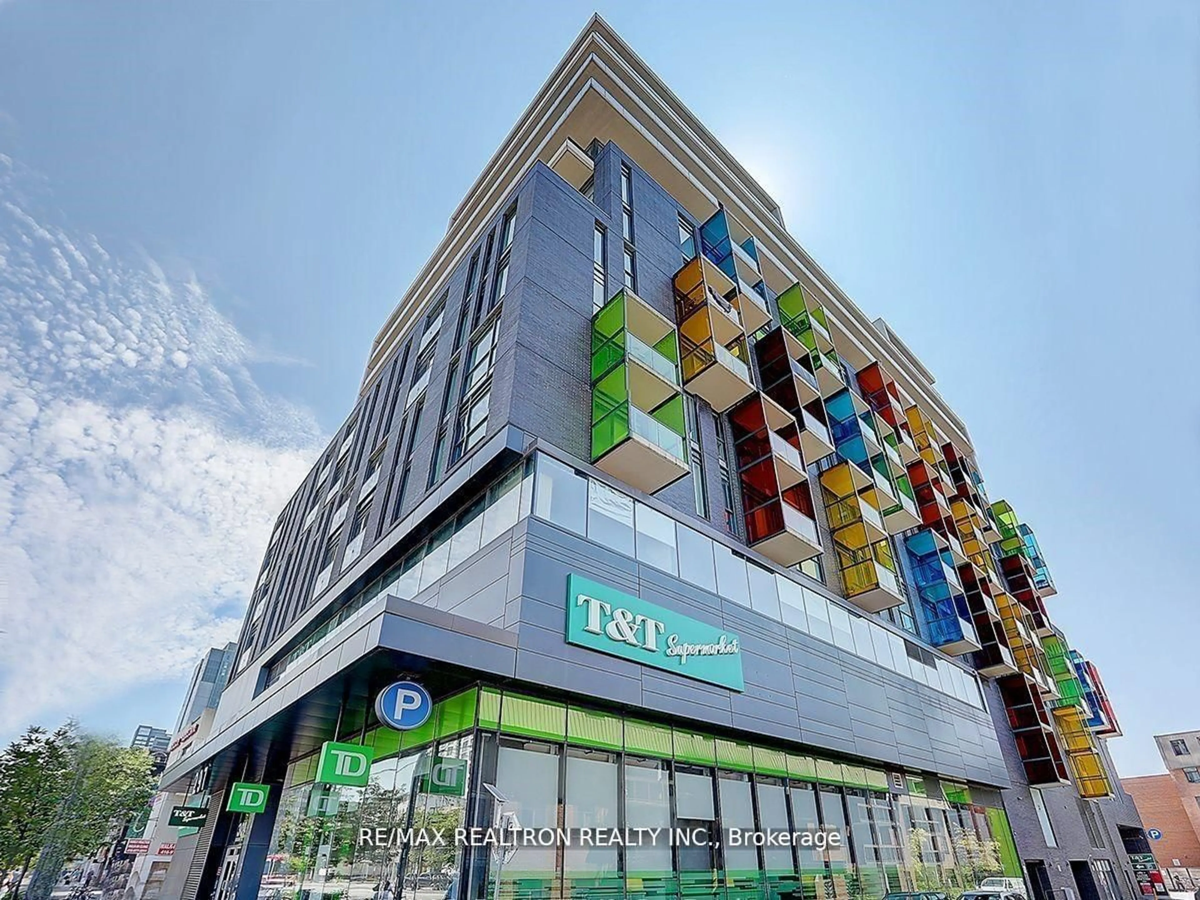 Patio, building for 297 College St #917, Toronto Ontario M5T 1S2